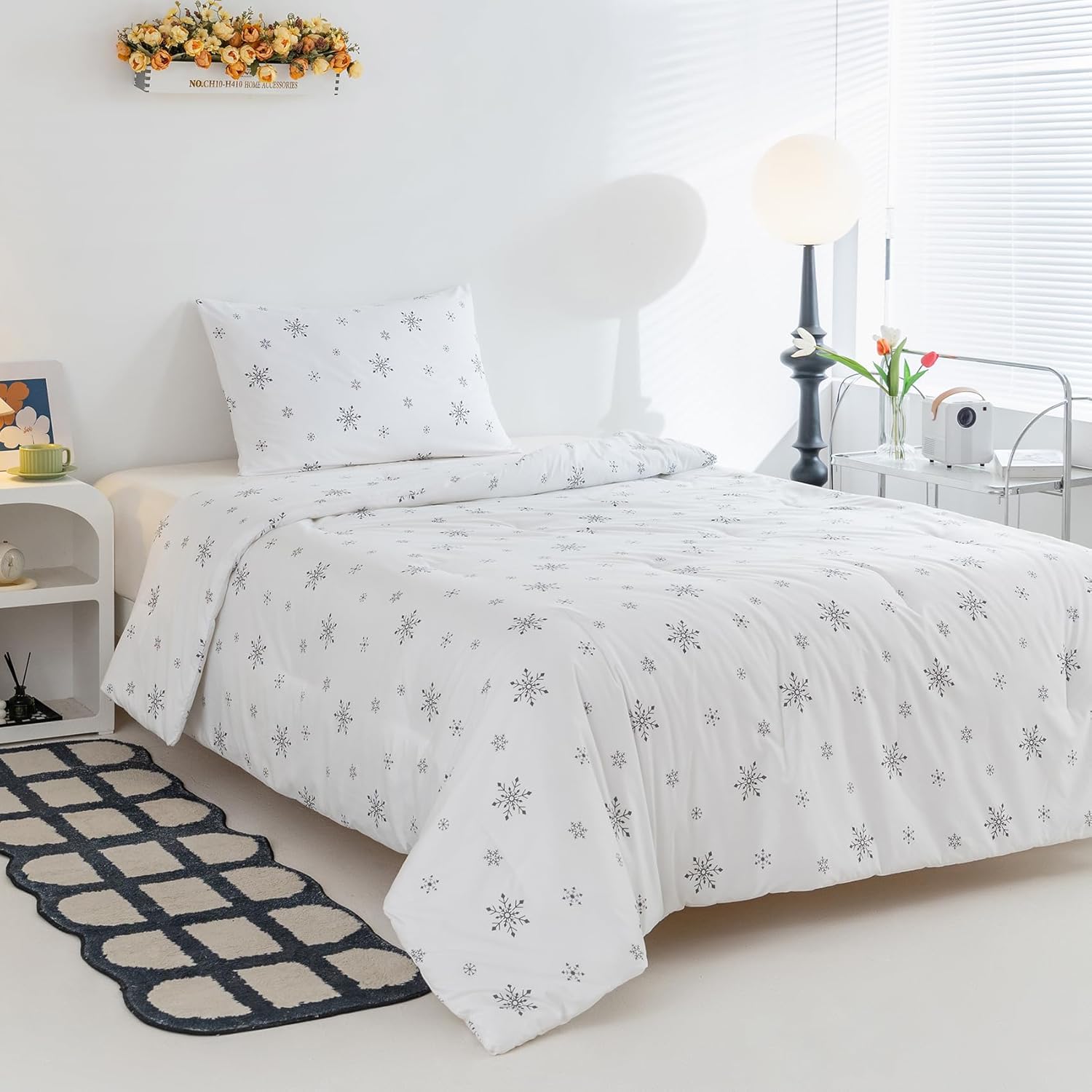 Twin XL Comforter Set, Winter 2 Pieces Christmas Snowflake White Comforter, Ultra Soft Fluffy Bedding Sets, Lightweight Twin Bed Set (1 Comforter & 1 Pillowcases)
