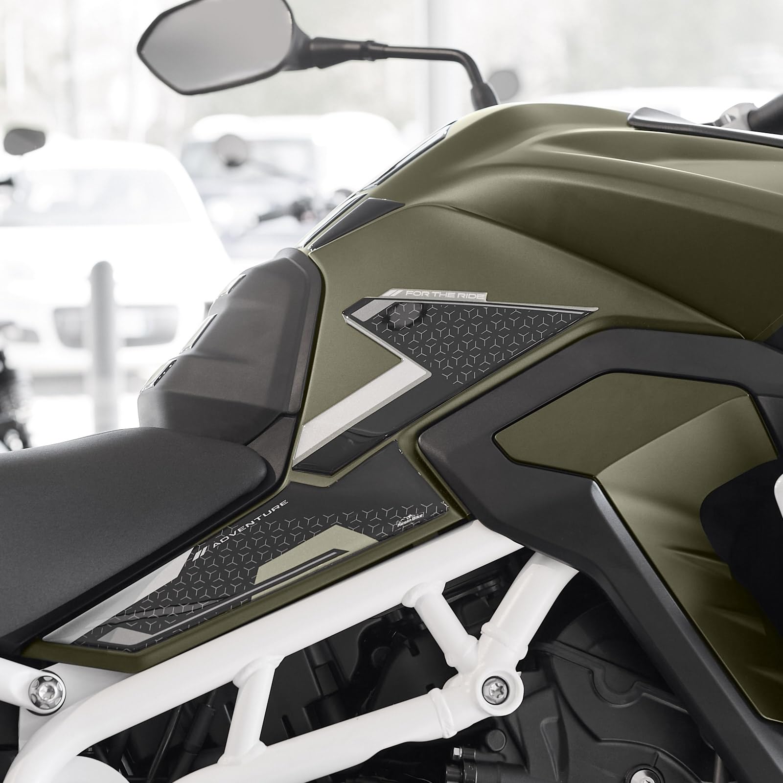 Resin Bike Adhesivos de Moto Compatibles con Triumph Tiger 900 Rally Pro 2024. Protección Latérales del Tanque de Choques y Arañazos de Moto. Par de Pegatinas 3D Resinadas Made in Italy