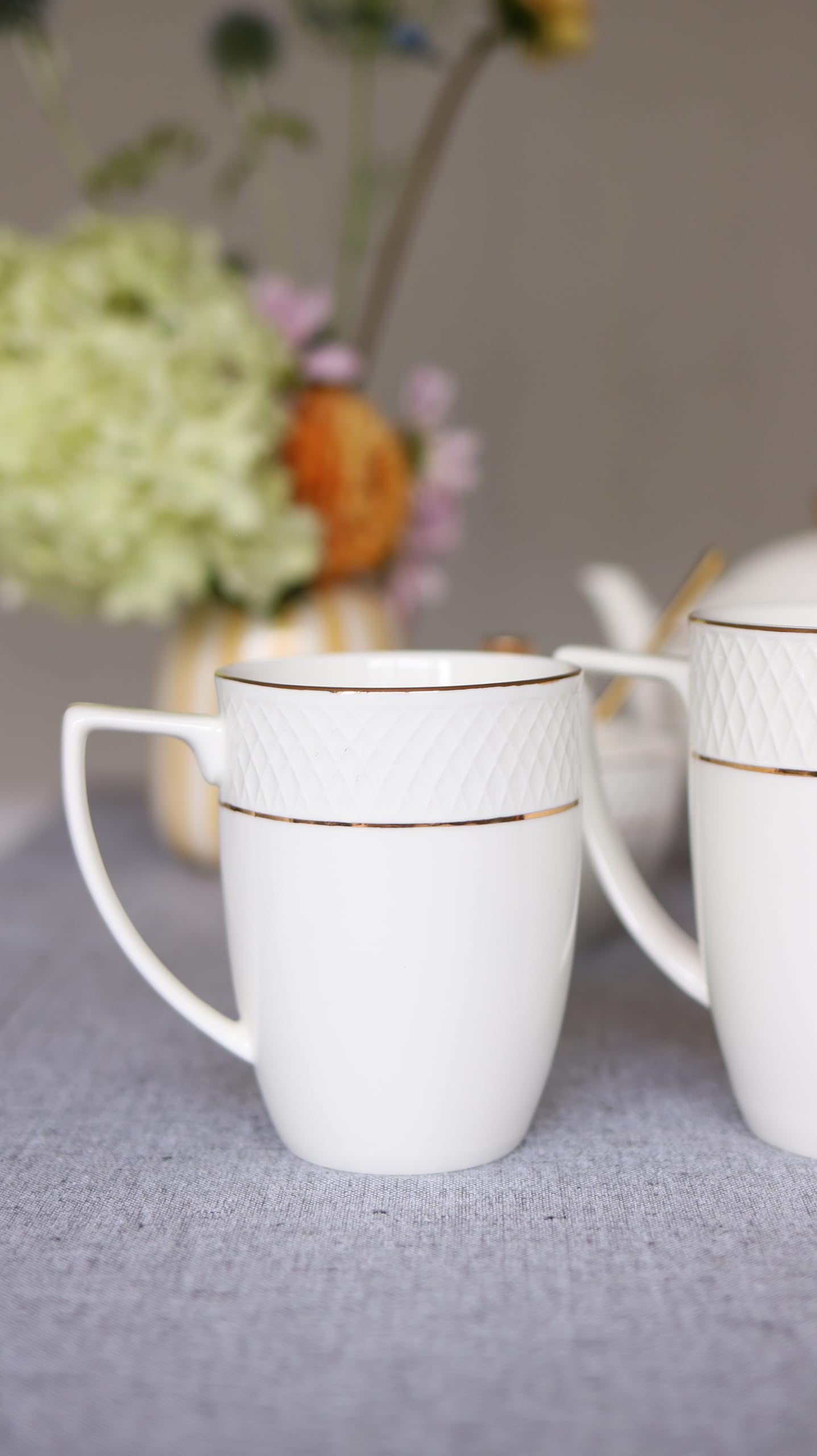 Wilmax - Teetassen & Kaffeetassen 6er Set - 320ml - Kaffeebecher Porzellan mit Goldmuster - Becherset - Tasse für Tee, Kaffee, Cappuccino - Porzellantassen mit Griffen - Weiß