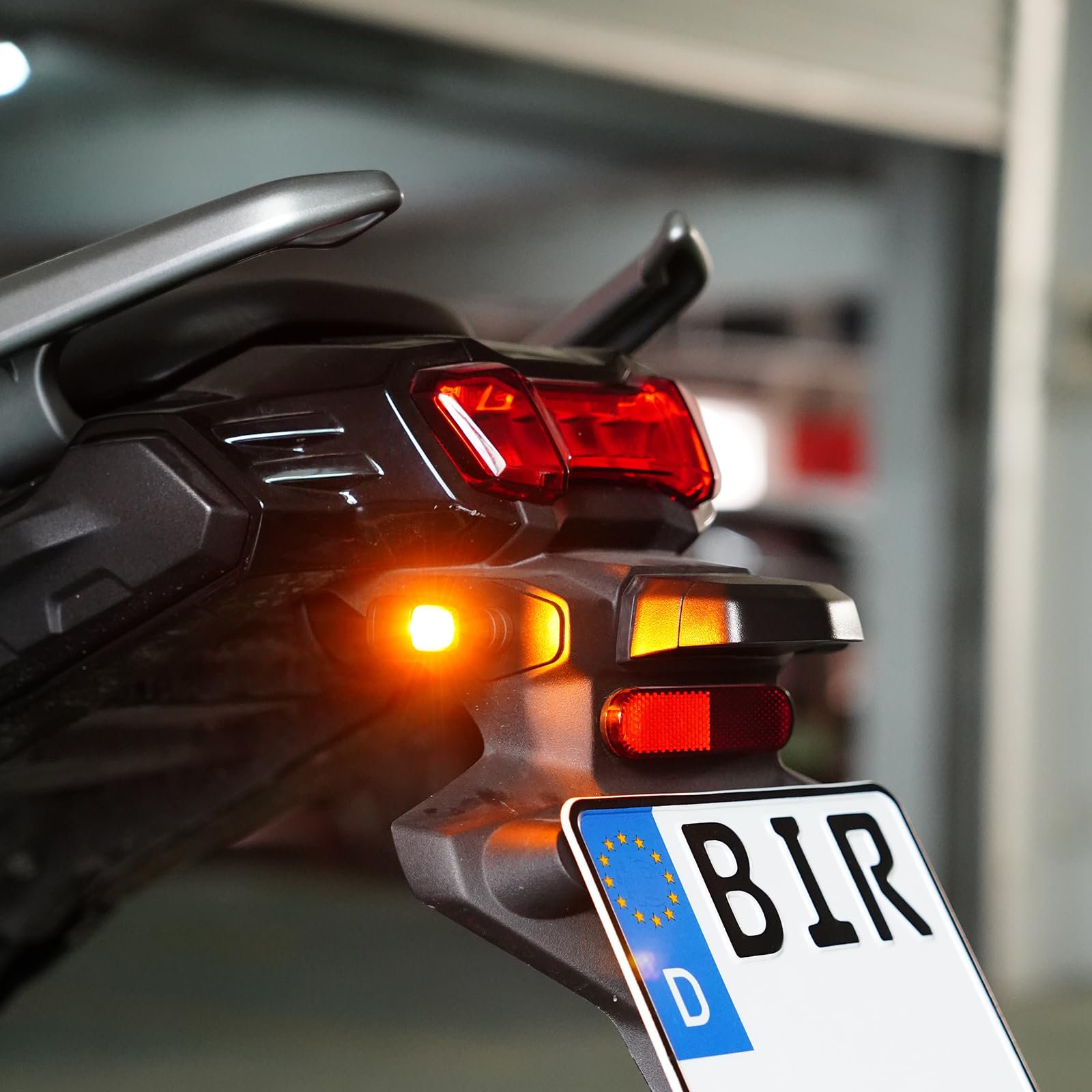 evermotor 12V Mini LED Blinker Motorrad, E24 E-geprüft, 2 Stück 1.2W Retro Motorrad Blinker Rechteckig, M10-Gewinde, LED mit hoher Helligkeit, IP67 Wasserdicht