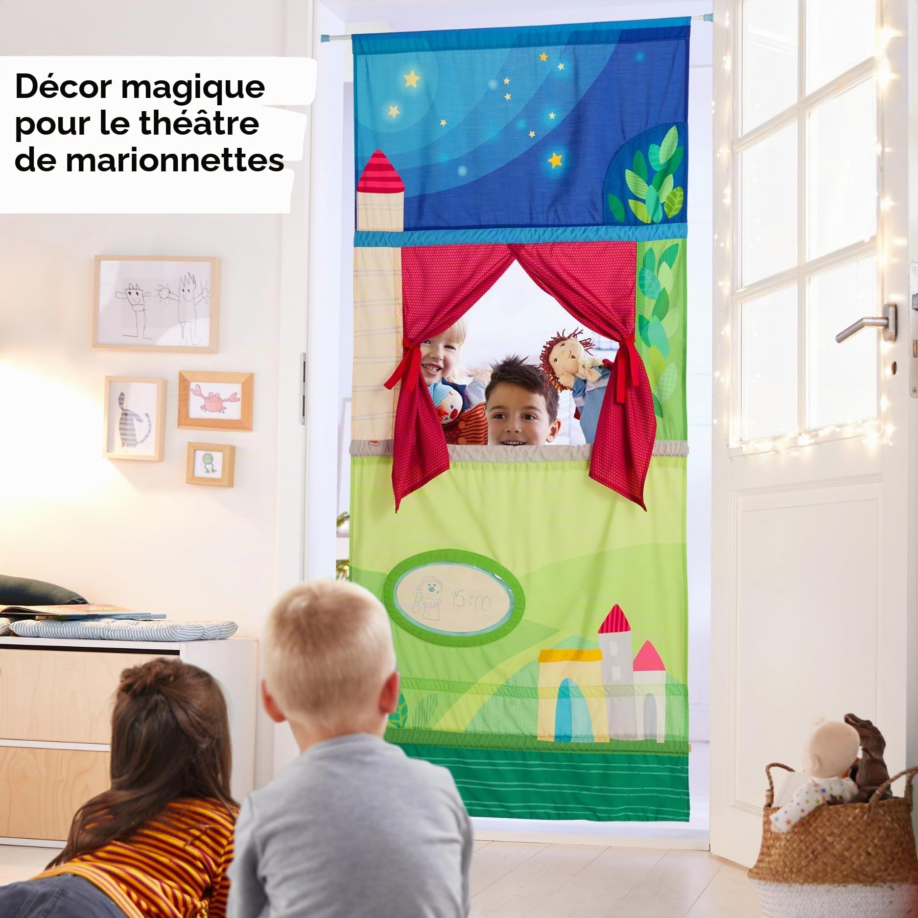 HABA Théâtre de Porte Théâtre de marionnettes Flexible avec Barre télescopique, Fixation Facile dans l’encadrement de Porte, théâtre de marionnettes à partir de 3 Ans – 2011845001