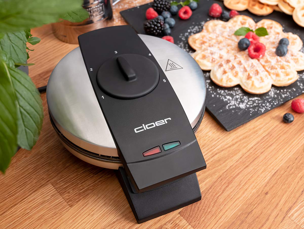 Cloer 1639SR Waffeleisen, Herzwaffel 15,5 cm Ø, doppelte Antihaftbeschichtung, zuckerresistent, 930 W, Backampel, praktische Standfunktion, hochwertiges Edelstahlgehäuse, Edelstahl