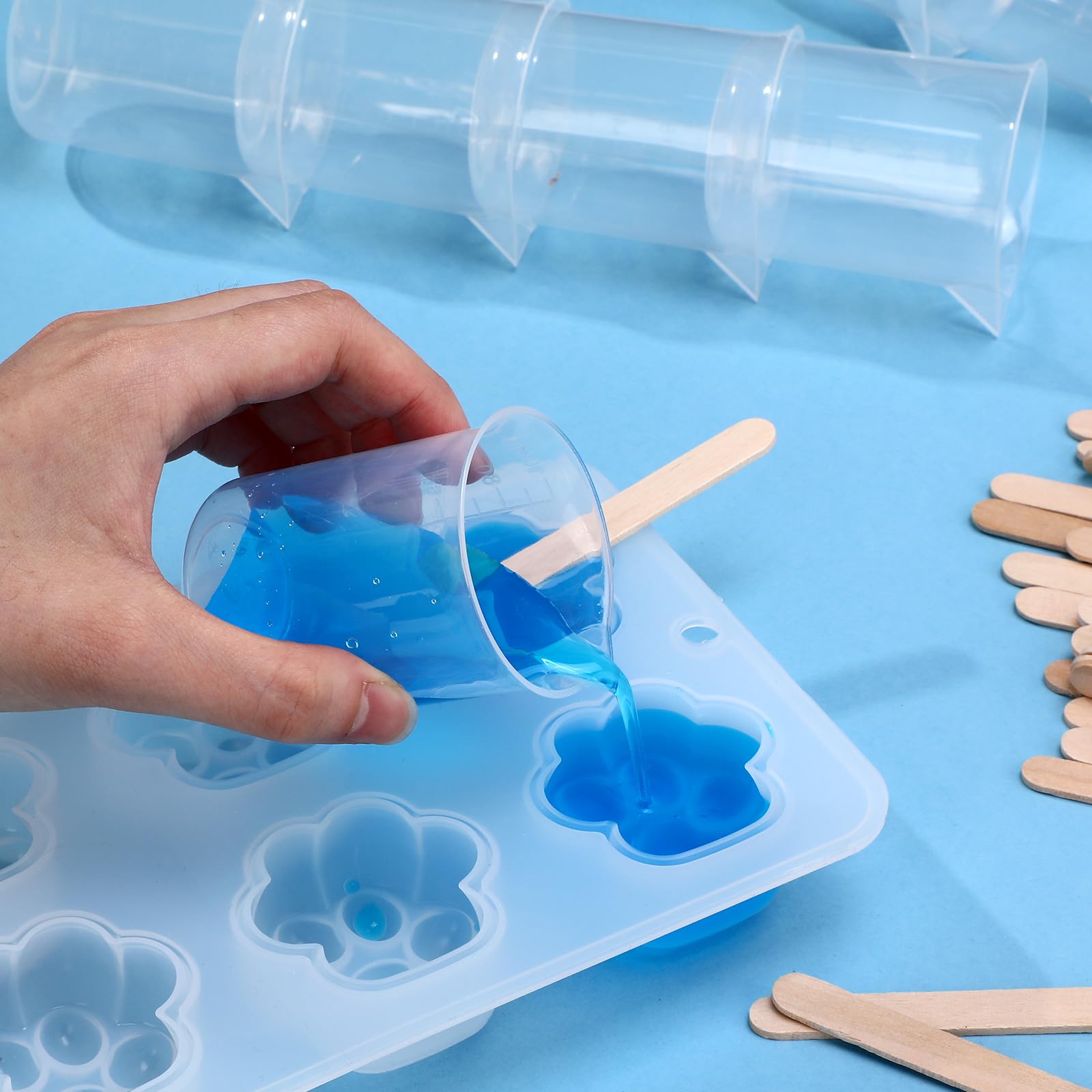 Tatuo Paquete de 200 tazas medidoras desechables de plástico con borde en forma de V, vaso transparente de epoxi a granel con graduado para resina, laboratorio, líquido, pintura acrílica, arte y