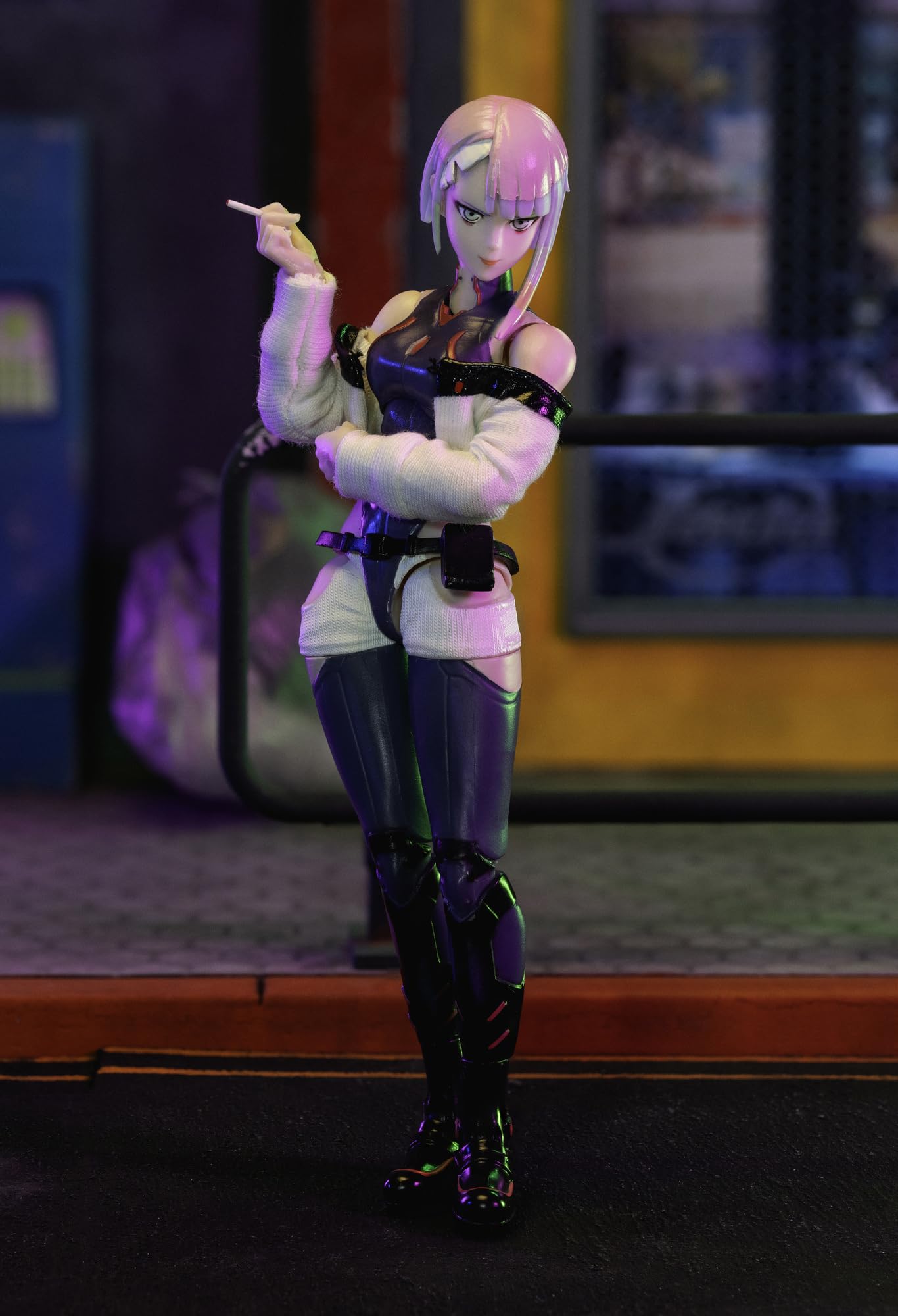 Jada Toys Cyberpunk Edgerunner figurka Lucy (14 cm) – ruchoma figurka kolekcjonerska i akcji z alternatywną głową, rękami i akcesoriami, dla fanów i kolekcjonerów od 15 lat