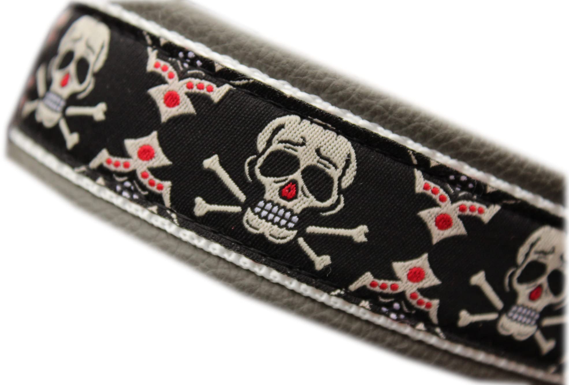 Hundehalsband Leder Totenköpfe Tribal Klickverschluss Alu mit Gravur Name Halsband