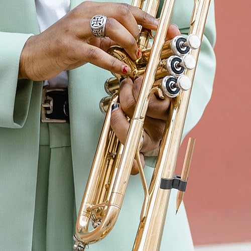 Miniatura 6 de Garneck 3 piezas de instrumento musical pequeño soporte para bolígrafo Horn Pen Clips Holder Soporte para lápices Soporte de trombón Soporte de