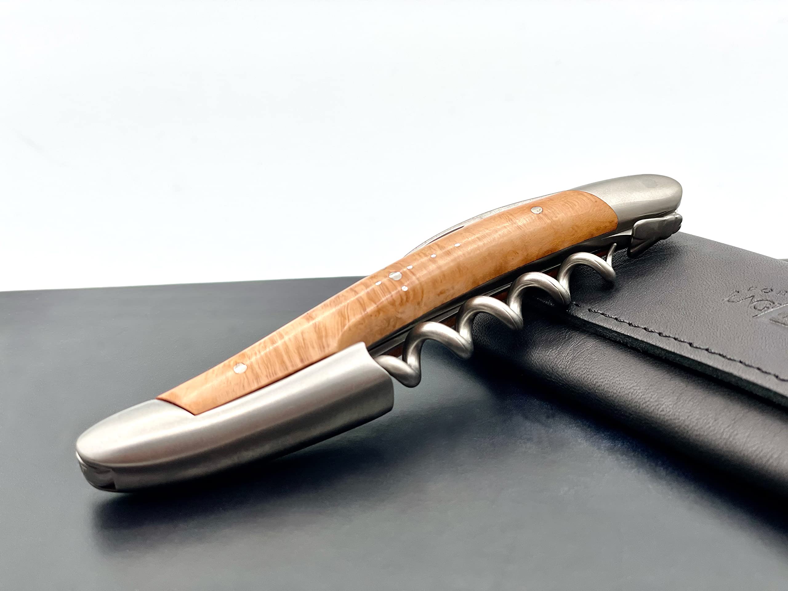 Forge de Laguiole Sommelier Bruyere Inox Satiniert, handgefertiges Kellnermesser weiches Lederetui + Poliertuch