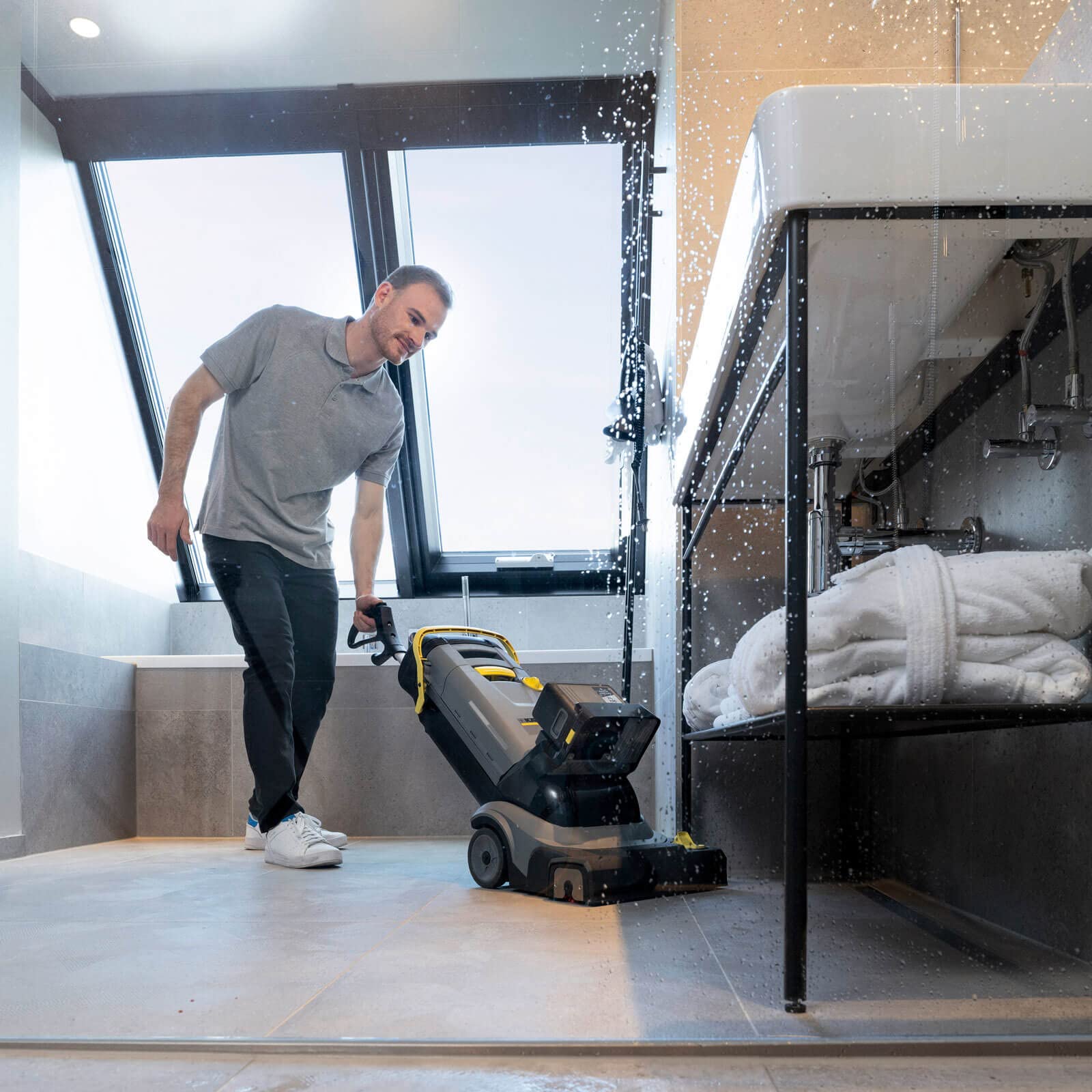 Karcher BR 30/4 C BP Professional - Limpiador de suelos inalámbrico de 36 V y secadora sin pilas