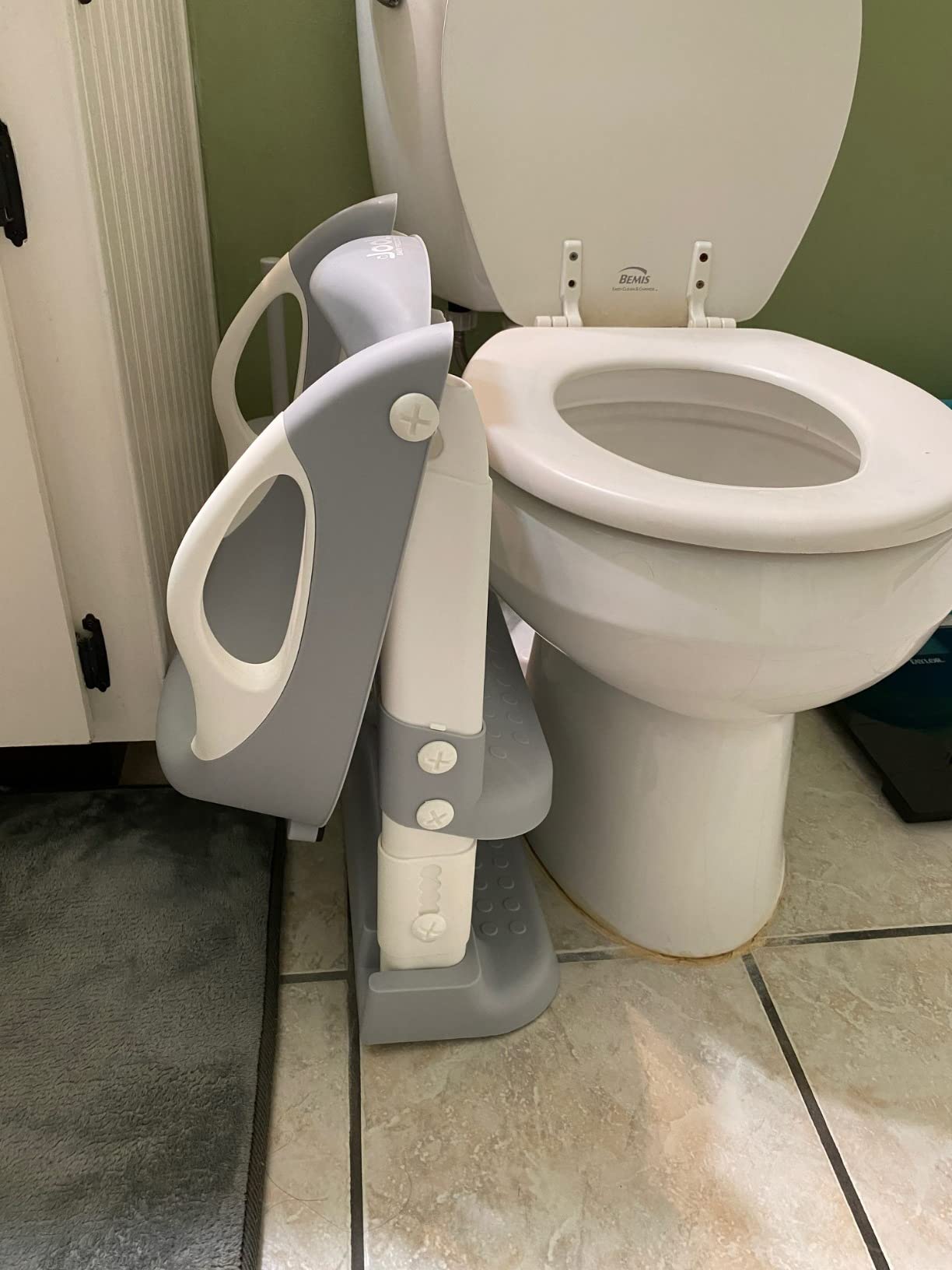 Convenient Seat That Makes Getting on the Potty Much Easier for Little Kids