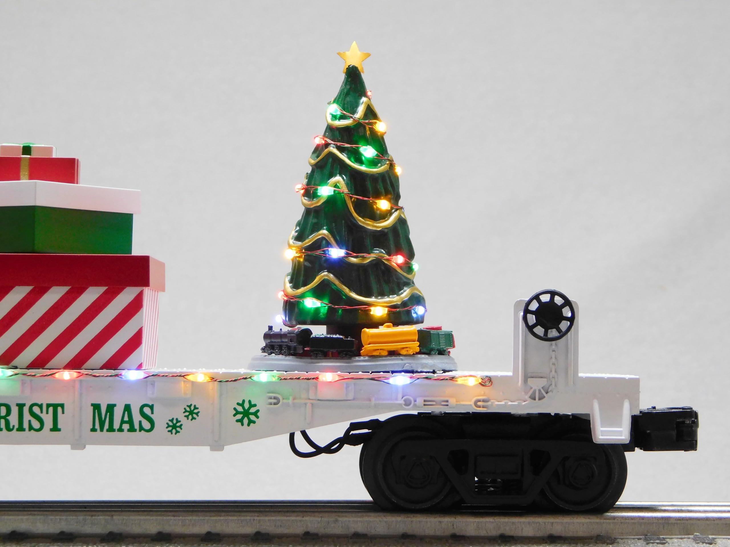 Amazon.com: MTH RAILKING Christmas FLATCAR with Lighted Christmas