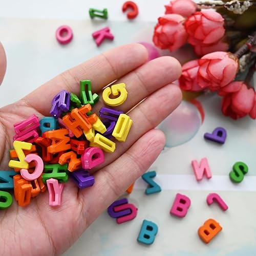 Vista 52 de Amaney - 1200 cuentas de letras de la A a la Z de 0.157 x 0.276 in, cuentas redondas blancas del alfabeto acrílico, incluye 100 cuentas de corazón