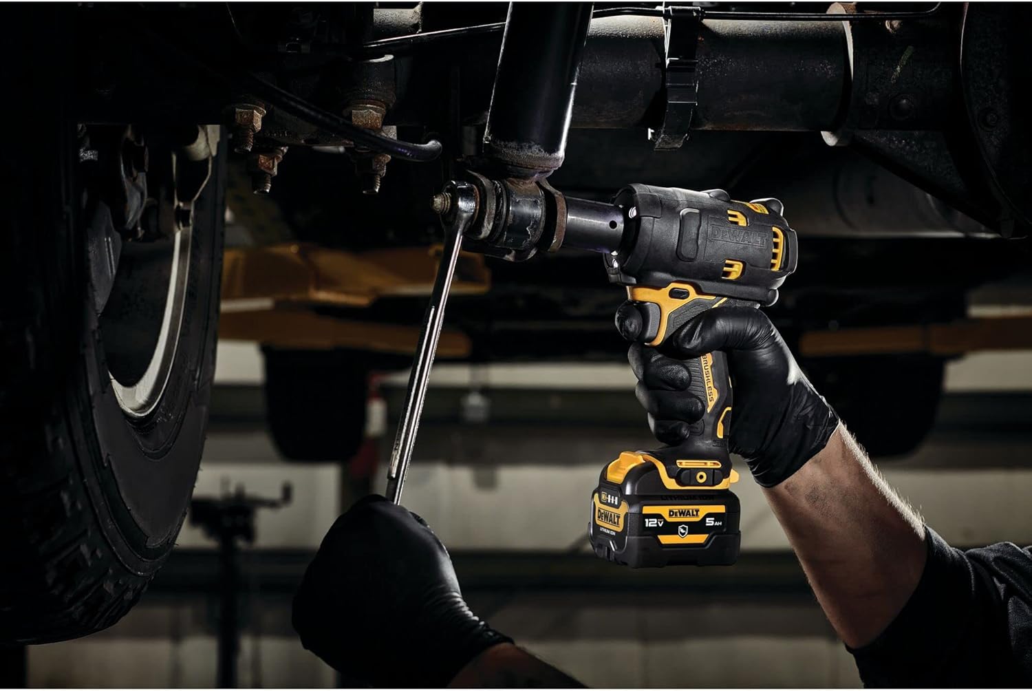 DEWALT DCF901GJ1G1 XTREME 12V MAX* Brushless 1/2 in. Cordless Impact Wrench Kit