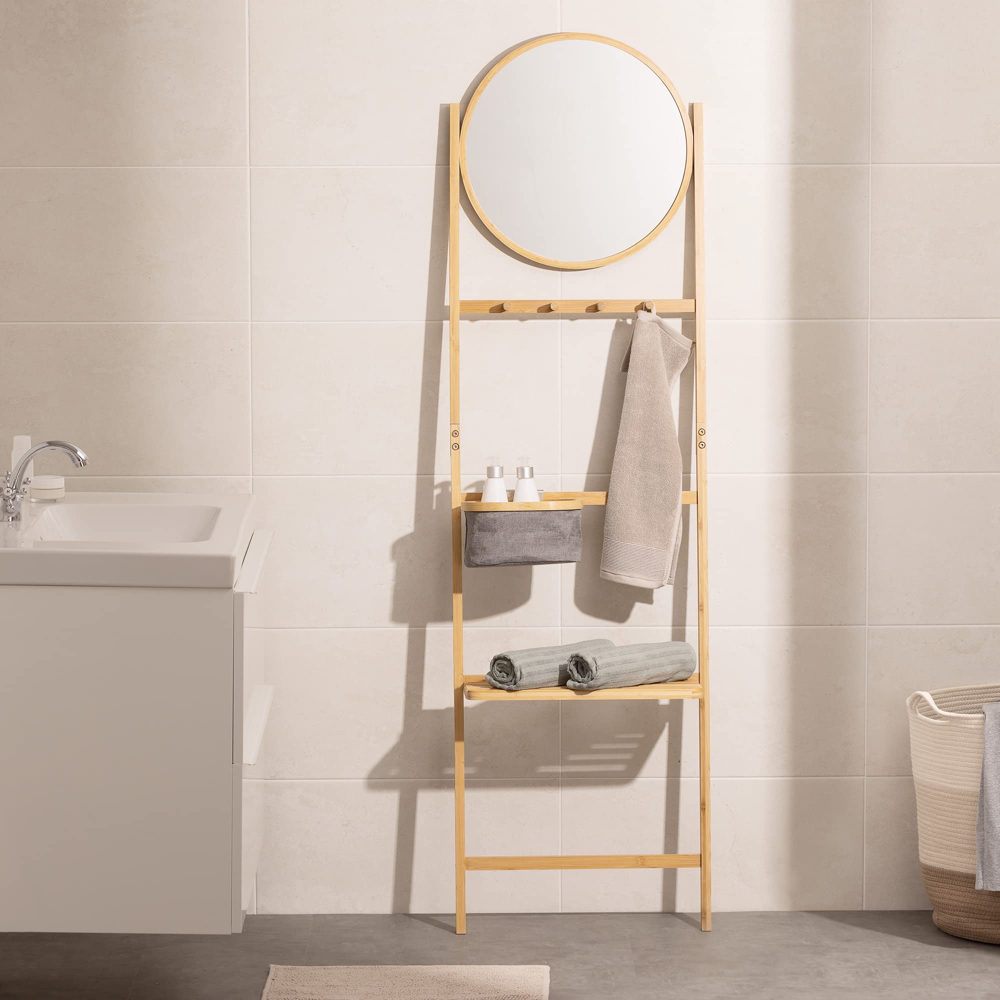 Navaris Porte Serviette Miroir - Ensemble en Bambou 48,5 x 18 x 172 cm avec échelle et Panier - pour Salle de Bain Chambre entrée vêtements Vestes