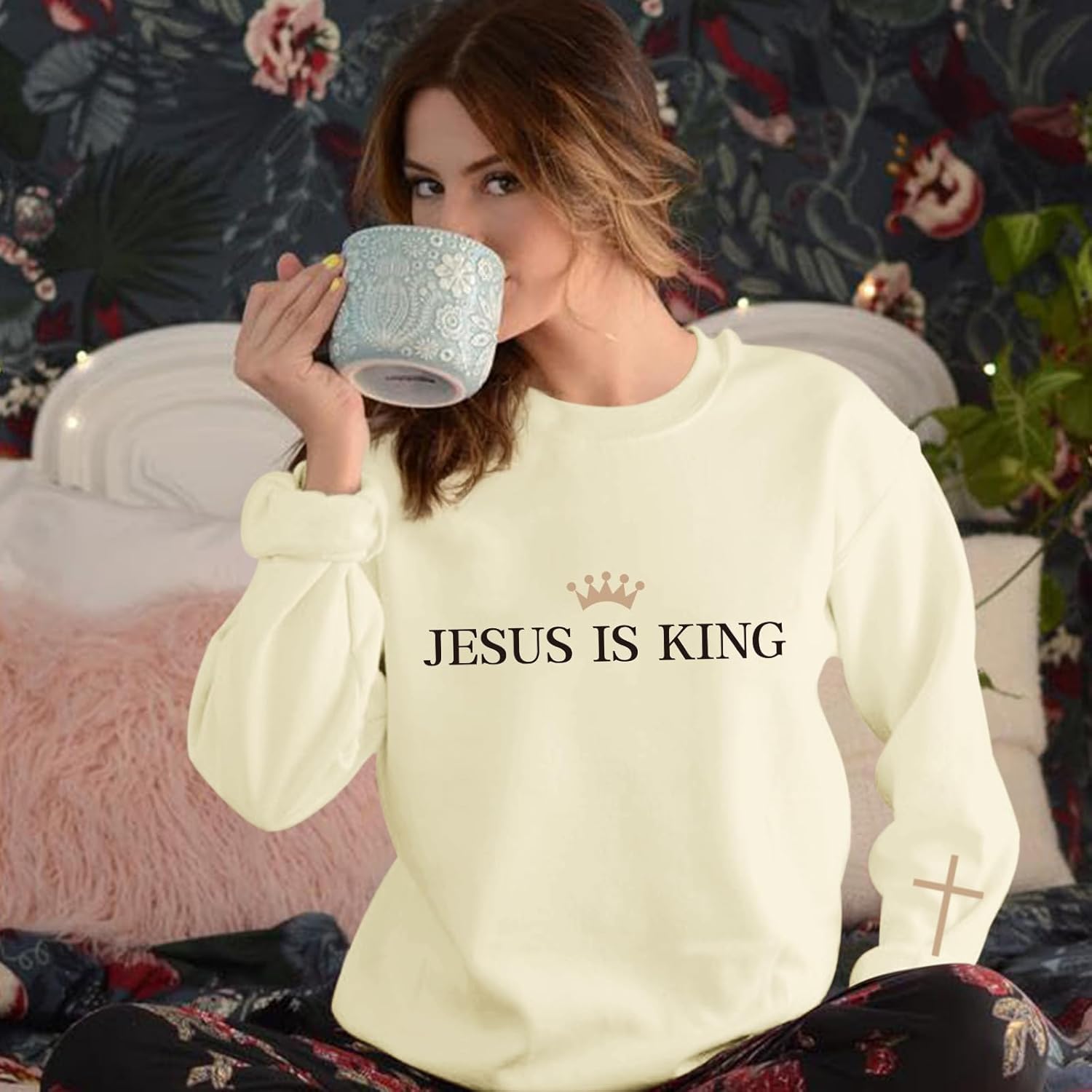 Jesus Is King Sweatshirt for Women Christian Cross Faith Hoodie God Religious Bible Verse Graphic Long Sleeve Shirt - Image 5
