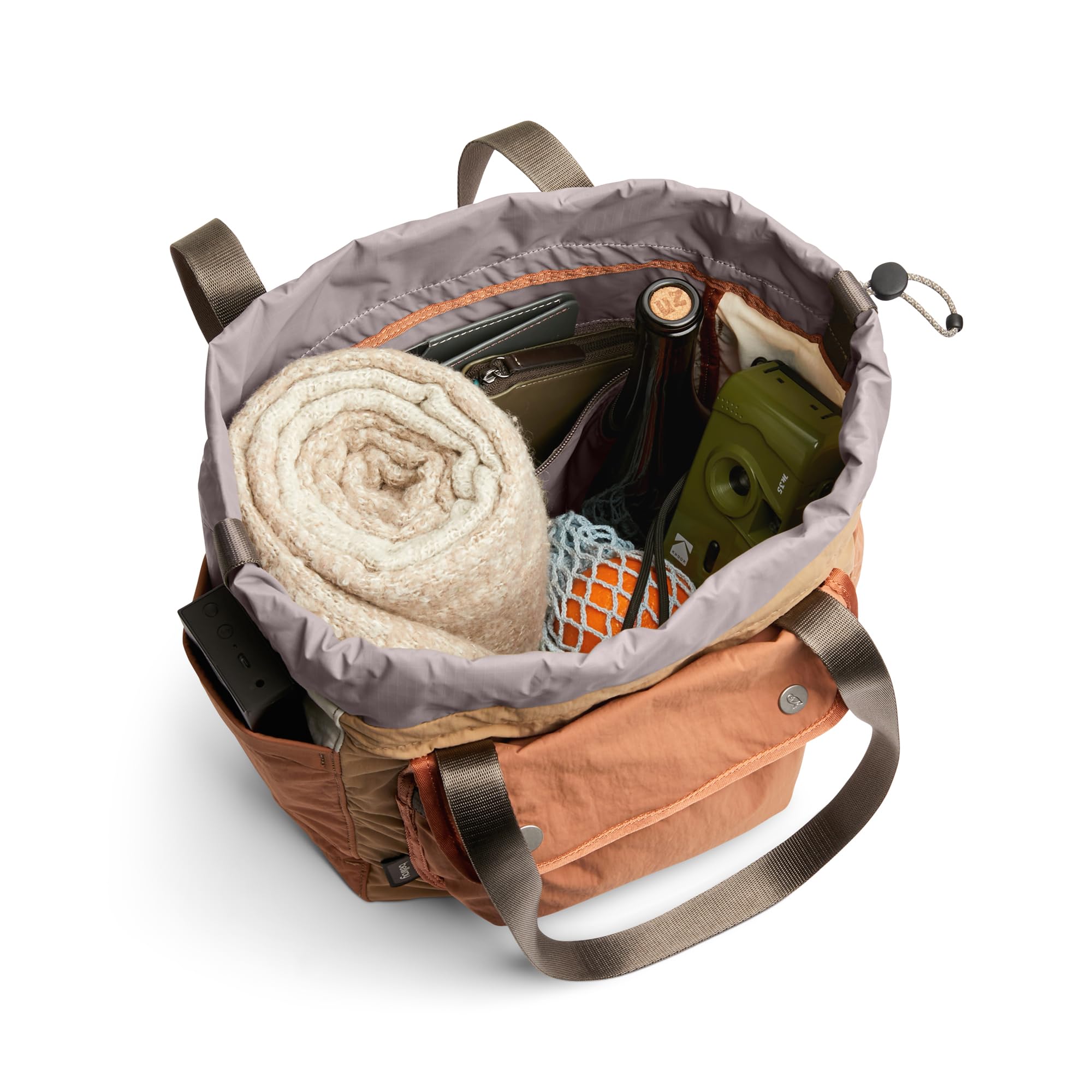 Bellroy Cinch Tote (16 Liter leichte Tragetasche mit externer Organisation, Pop-Taschen, einer Gepäckdurchreiche und einem praktischen Kordelzugverschluss)- SandDune