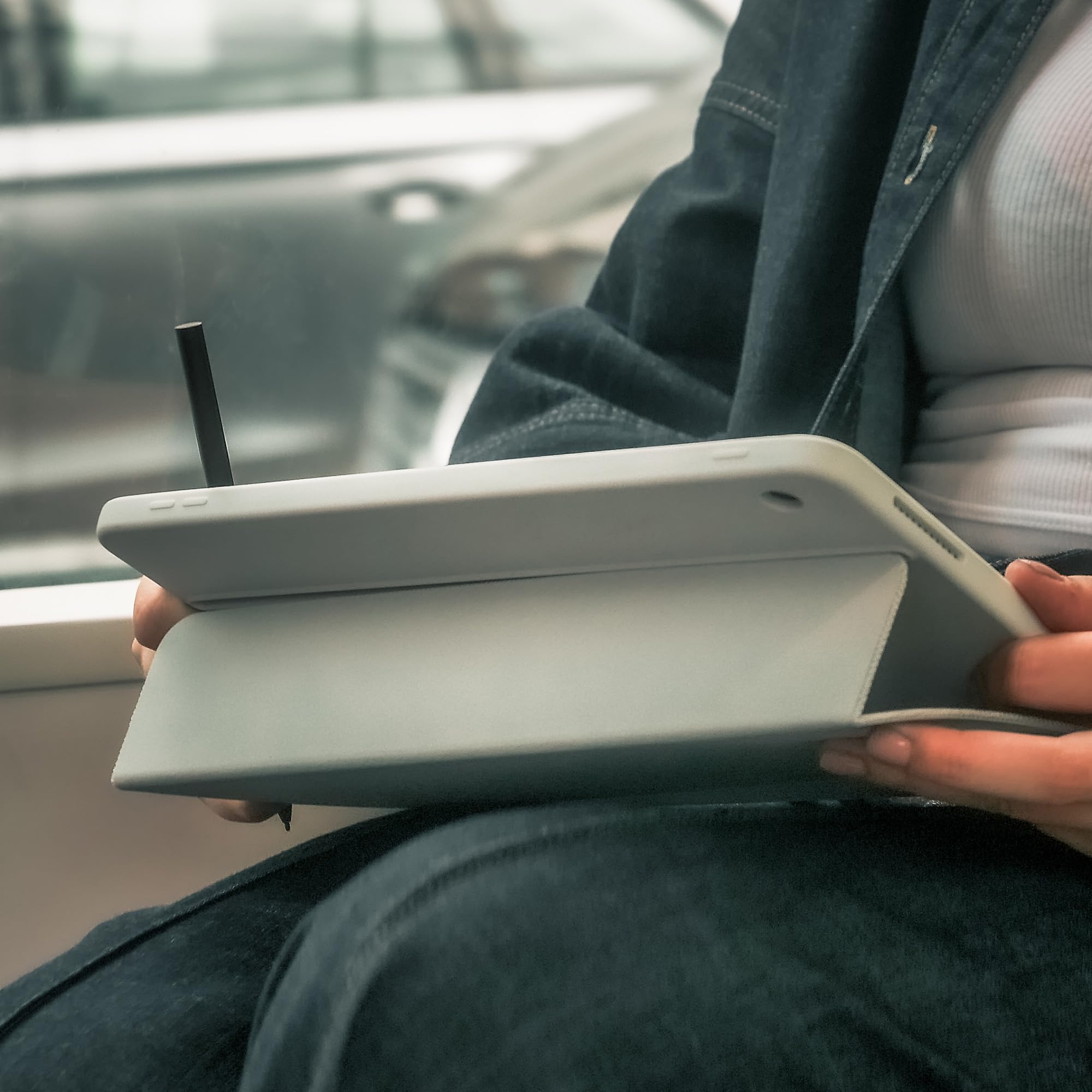 Wacom MovinkPad 11 Funda de Tablet – Funda Protectora Oficial con función Atril y portabolígrafos para Pro Pen 3 – Máxima protección y función – Diseño Delgado y Ligero Tipo Flip-to-Stand – de Wacom