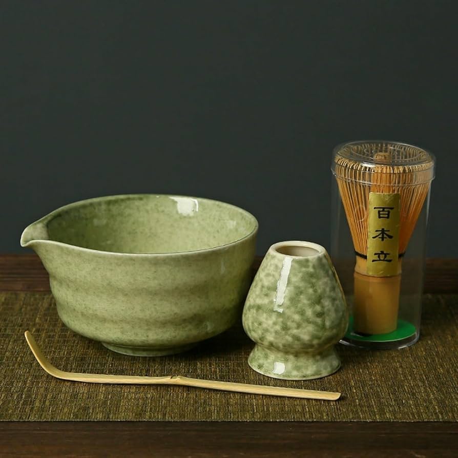 茶盌　茶碗　茶道具　matcha bowl Amazon.com: Matcha Bowl with Spout, Wavy Ceramic Tea