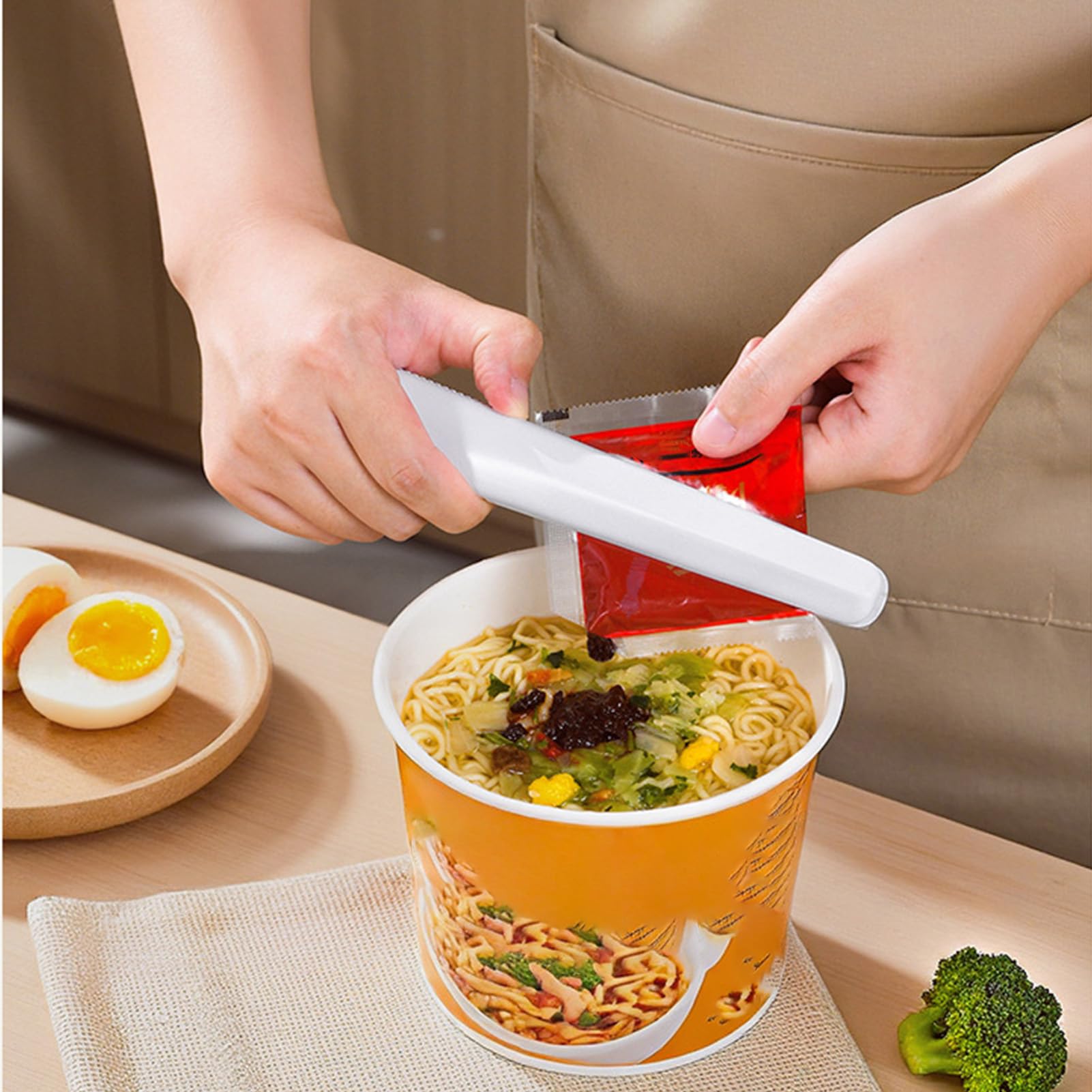Presse-Sachet pour Sauces - Extrudeur Portable pour Tubes - Outil Extracteur Magnétique Portable pour Condiments Maison Restaurant Cuisine