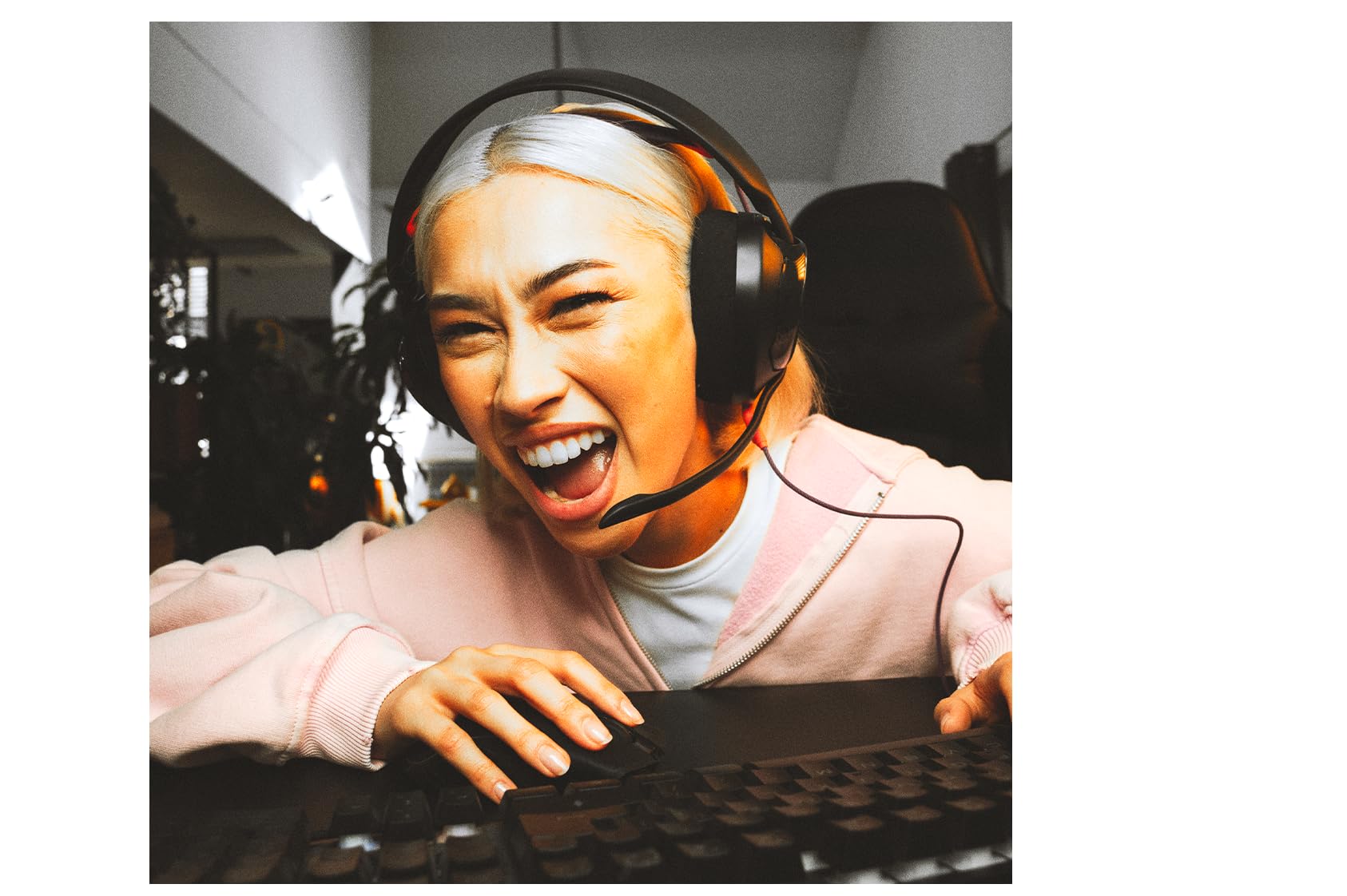 JBL Quantum 250, Cuffie Gaming Over-Ear Cablate, Nero | JBL Quantum Spatial Sound, Microfono Noise-Cancelling, Filo 3.5mm, Parti Sostituibili, Compatibilità Multipiattaforma