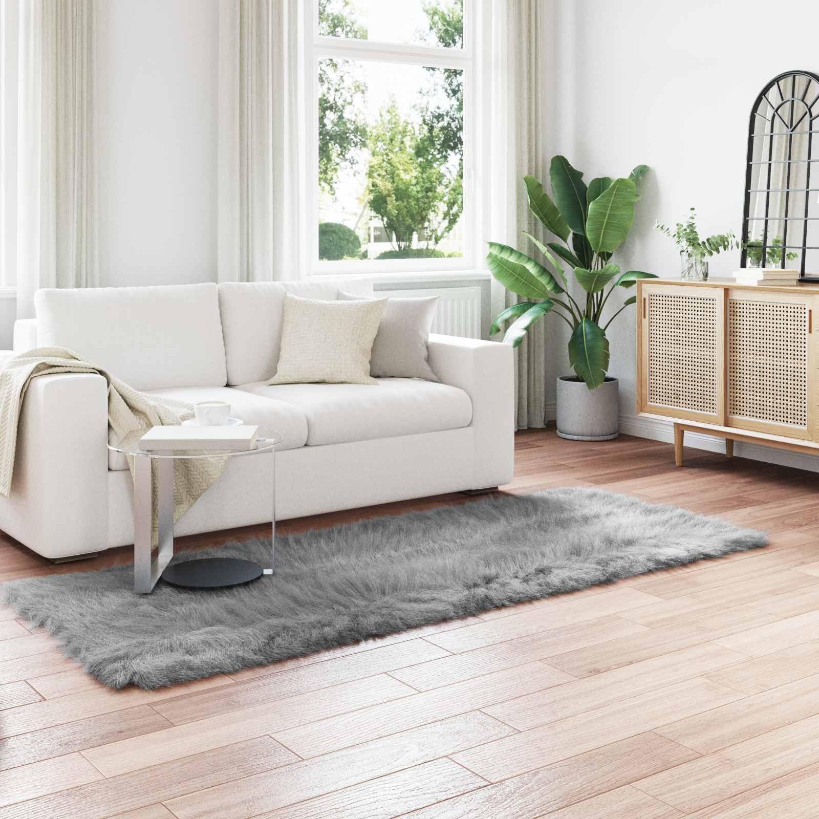 Tapis peau de mouton synthétique gris pour vos soirées d'hiver