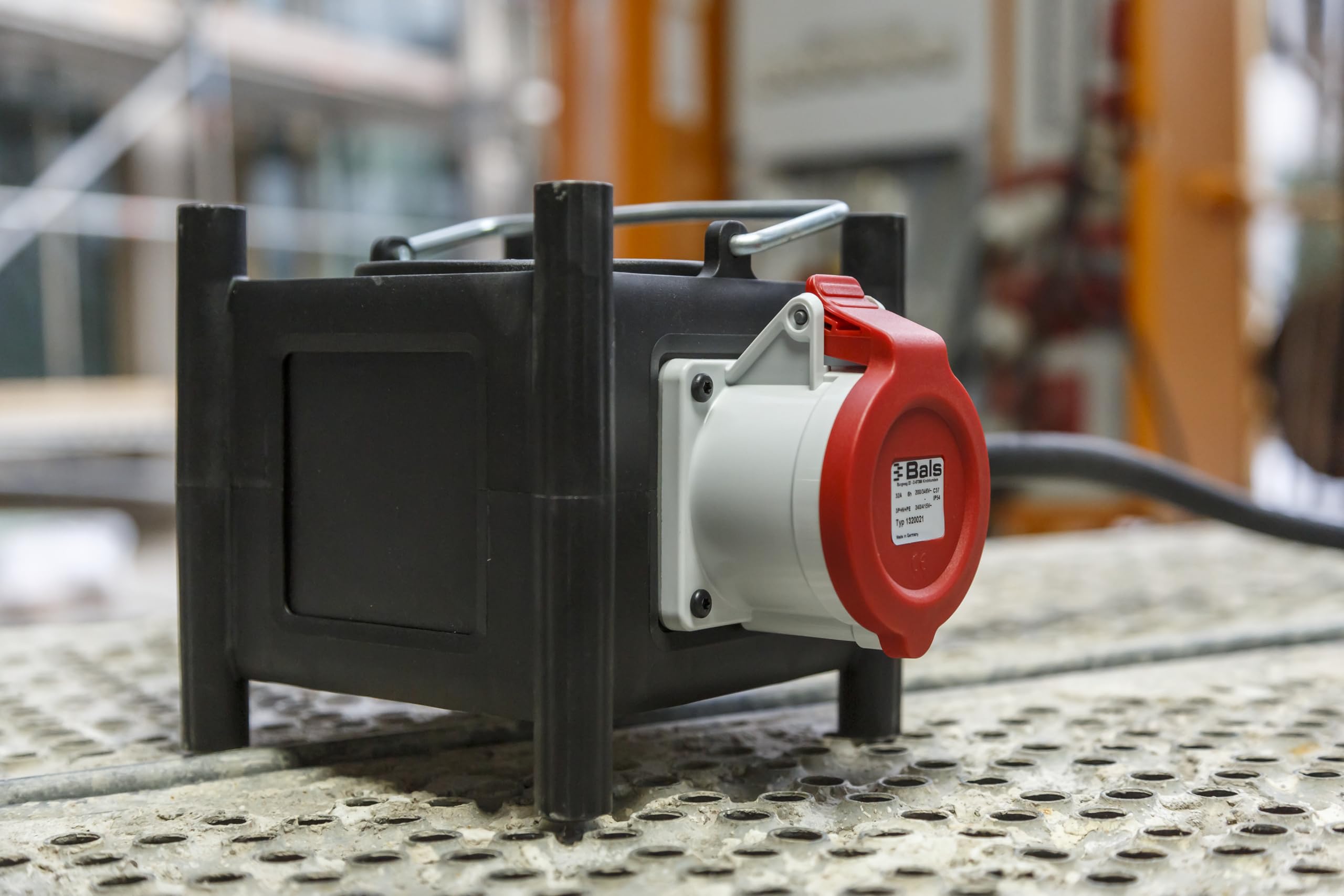 Brennenstuhl Distributore di corrente in gomma compatto (cavo da 2 m, 2 CEE 400 V/32 A, inserto in cantiere e uso costante all'aperto, prodotto in Germania)