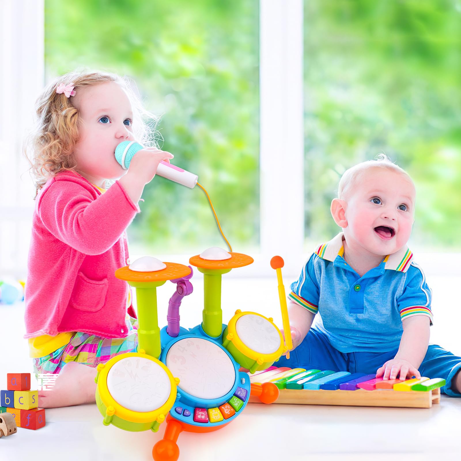 deAO Tamburo Bebe,Set di percutions per principianti, con 3 batterie e microfono, 18 canzoni, 2 bacchette, effetti sonori e luminosi che rendono questo kit batteria bambino strumento