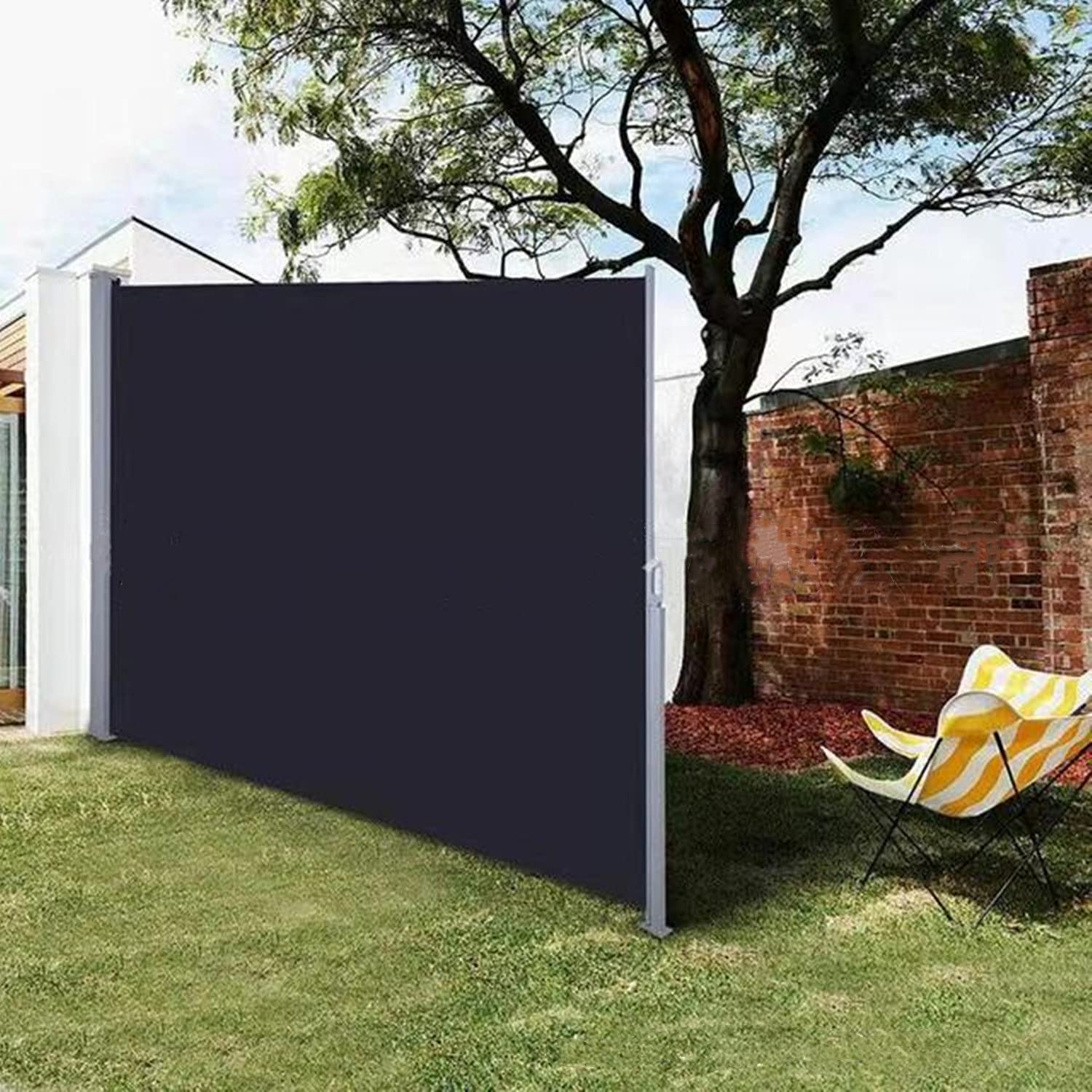 Toldo lateral retráctil negro con acabados premium resistentes a la intemperie