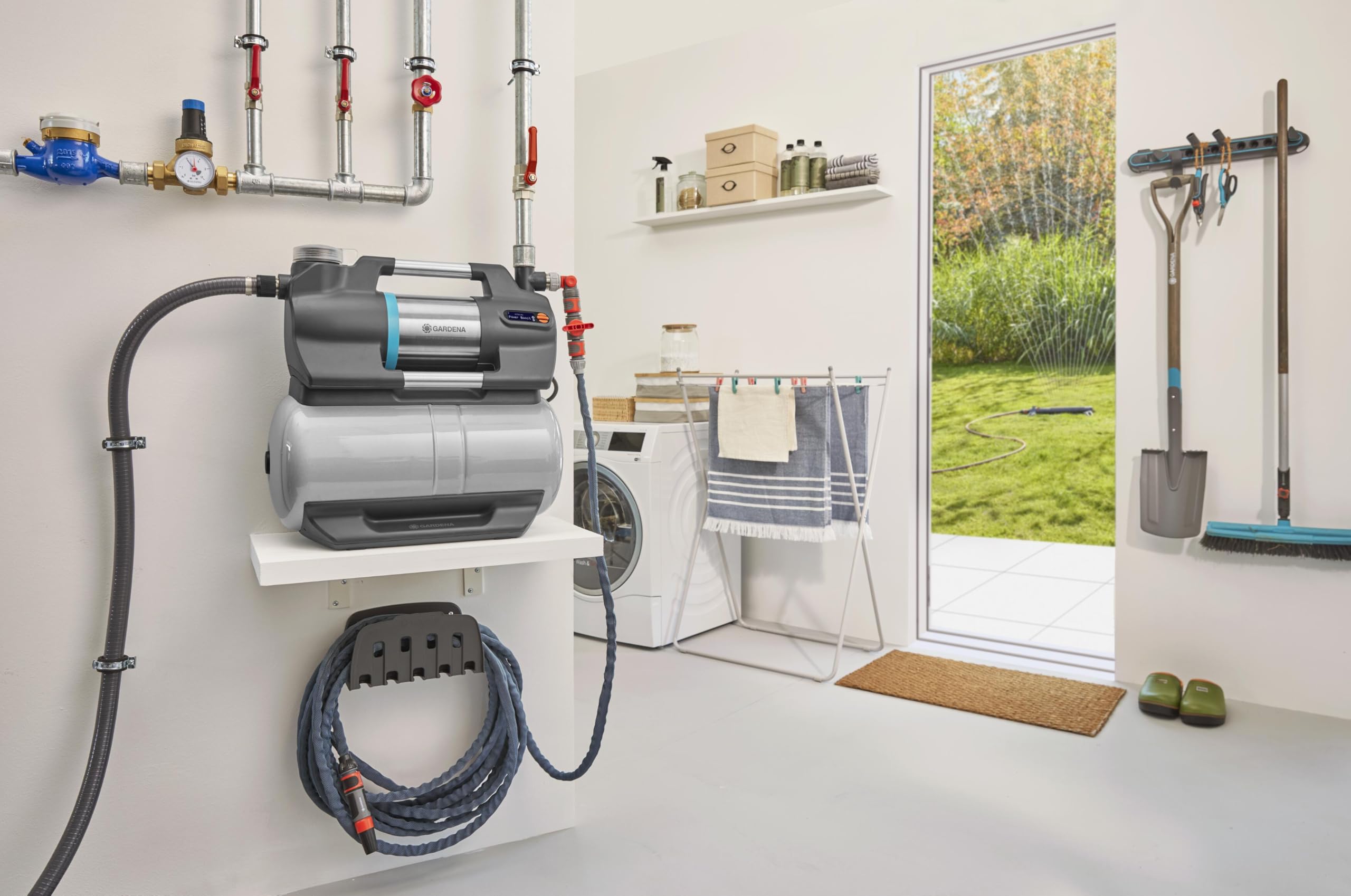 Gardena Autoclave 5600 SilentComfort: pompa con serbatoio d’acqua di 25 l e filtro integrato, portata 5600 l/h, protezione da funzionamento a secco, molto silenziosa, con app Bluetooth (9067-20)