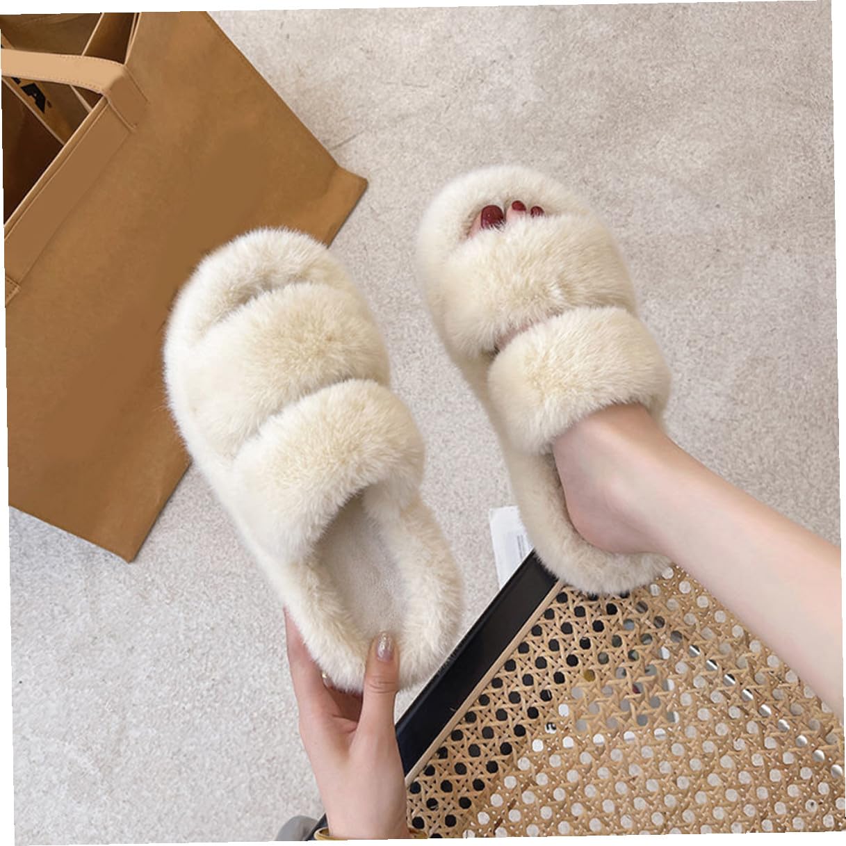 Pantofole da Donna Pelliccia Bianca, Confortevoli e Calde, Suola Antiscivolo in Gomma, per Uso Interno in Inverno e Autunno