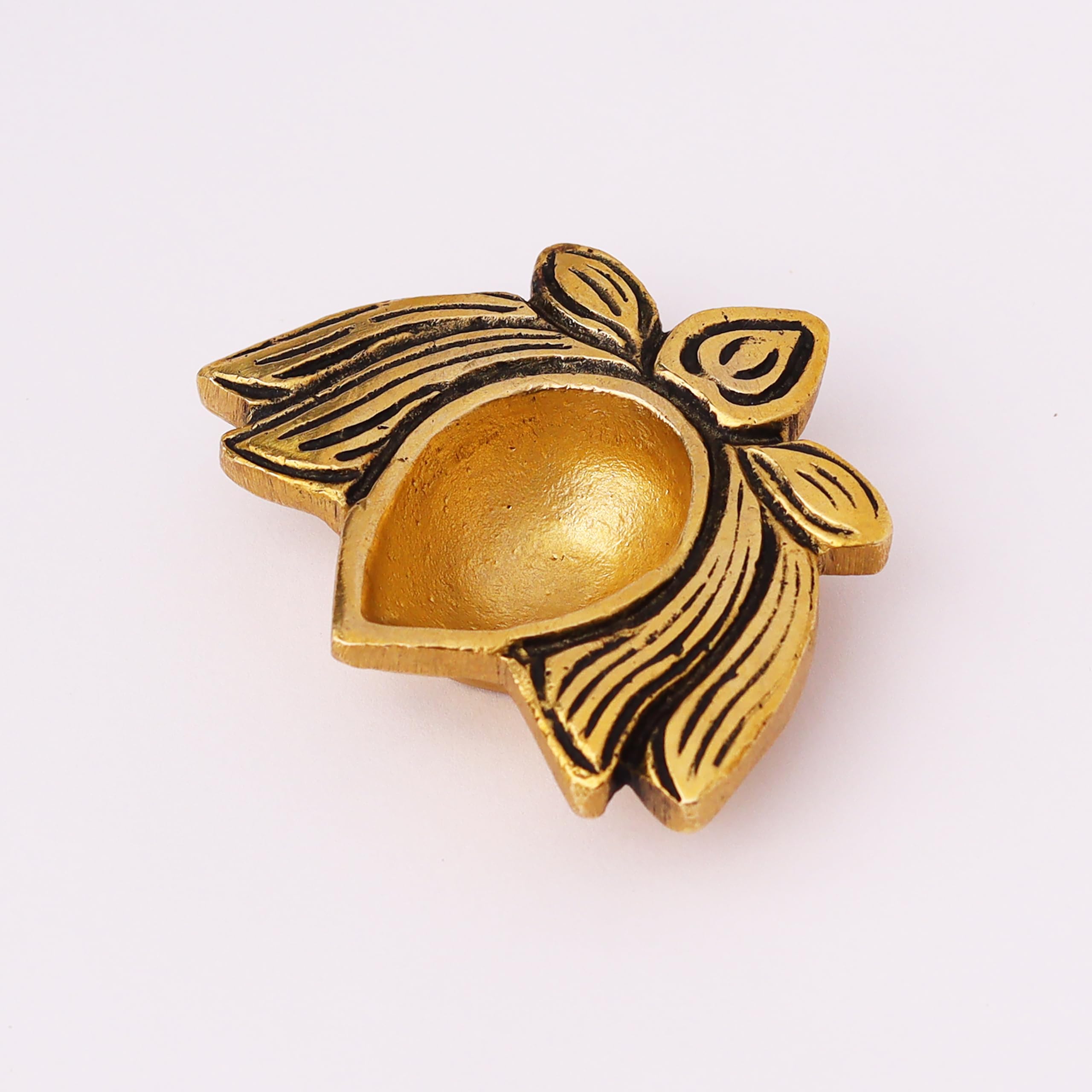 Indian Shelf Handmade Lotus Flower Religious Pital Diya for Ceremonies God Idols Deepak Awards Pooja Brass Oil Lamps (Size: 2cm) BOL-337