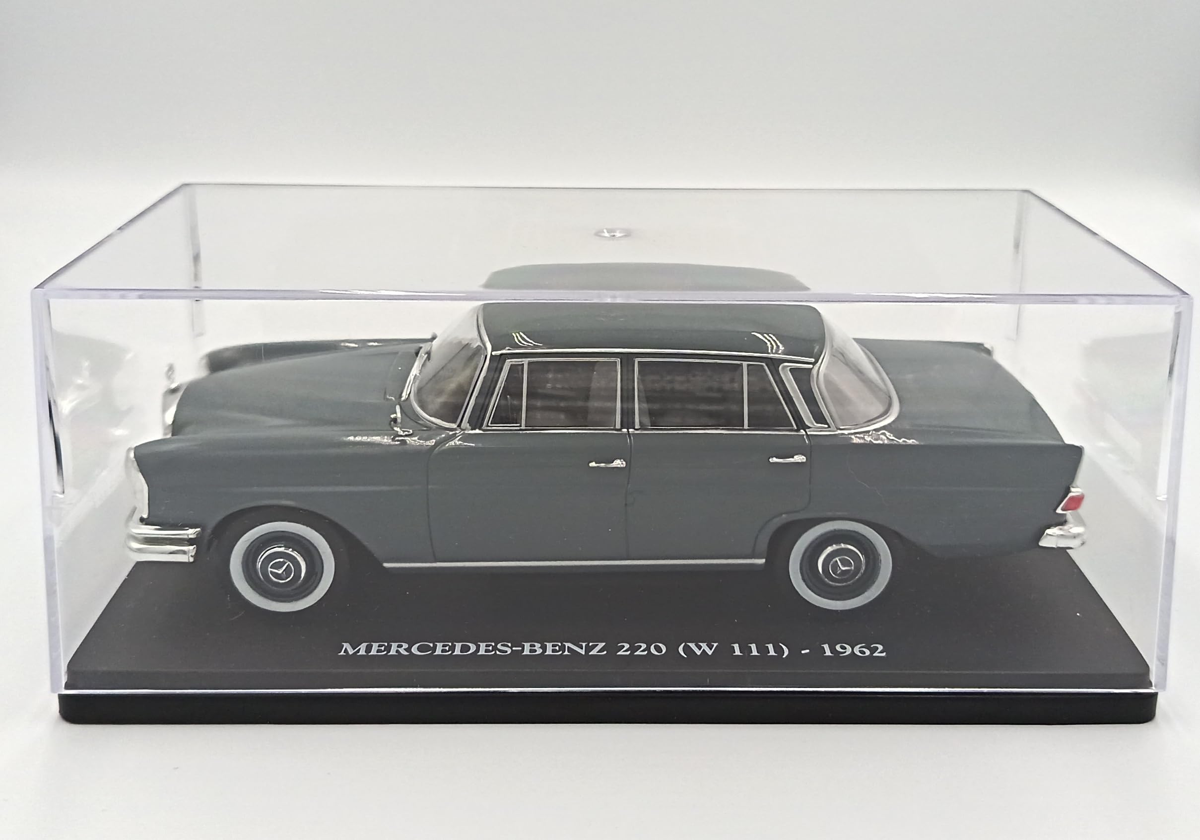 OPO 10 Modellino da Collezione in Scala 1/24 Compatibile con Mercedes-Benz 220 (W111) - 1962 - VC092