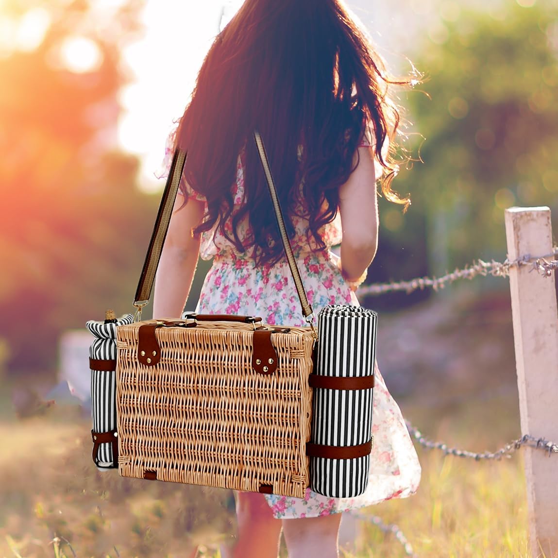 Picnic Basket with Blanket and Wine Pouch for 4, Wicker Picnic Set with Insulated Liner Cooler Bag Hamper for Camping,Wedding - Stripes