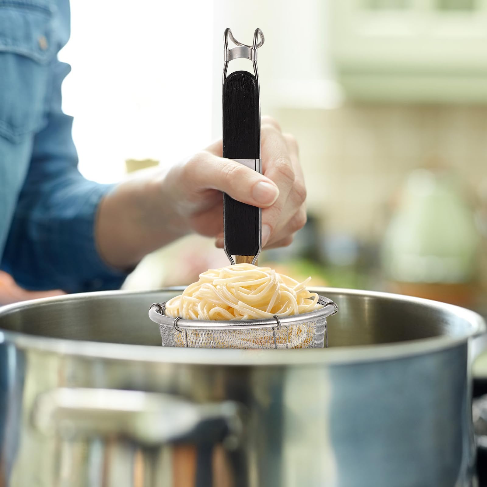 VILLCASE Pasta Strainer Basket, Stainless Steel Mesh Spider Strainer with Wooden Handle, Noodle Boiling Blanching Basket for Boiling Food Spaghetti Dumpling