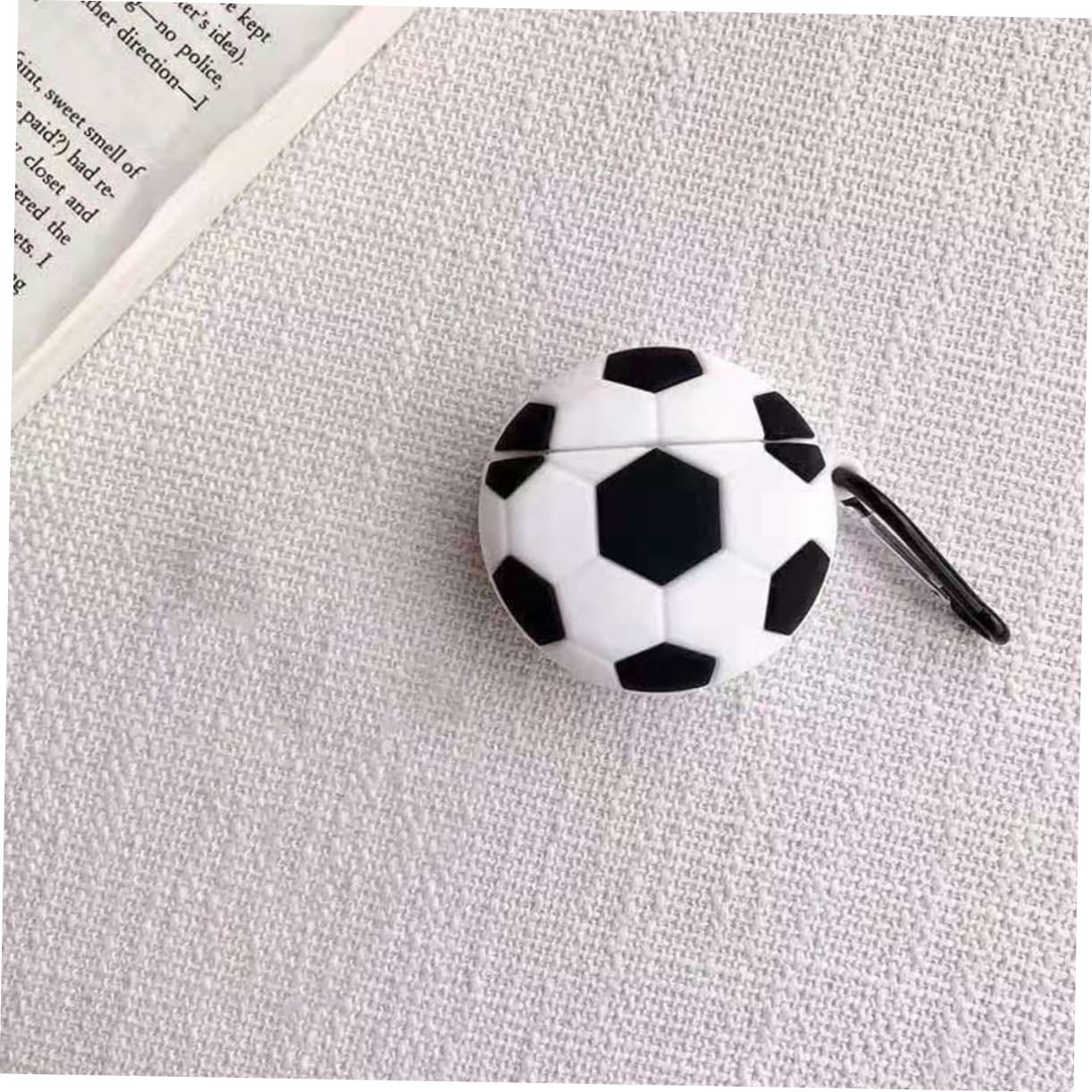 DOITOOL 4piezas Funda Protectora De Auriculares Inalámbricos Forma De Balón De Fútbol Compatible con Diseño Moderno y Práctico con Hebilla para Llevar Mochila