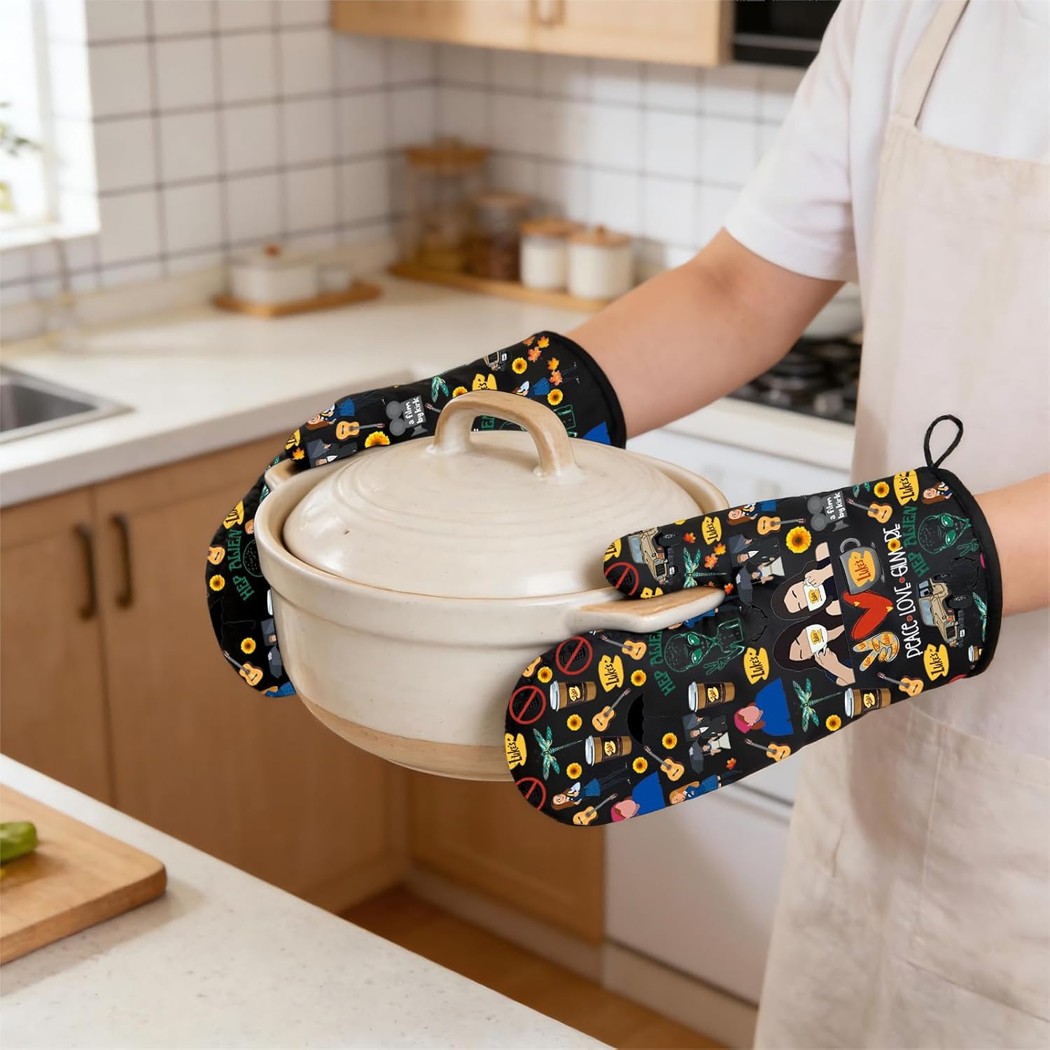 LEVLO Luke's Diner Oven Mitts Lorelai and Rory Fans Gift Luke Diner Baking Gloves TV Show Home Kitchen Merchandise (Luke's Diner)