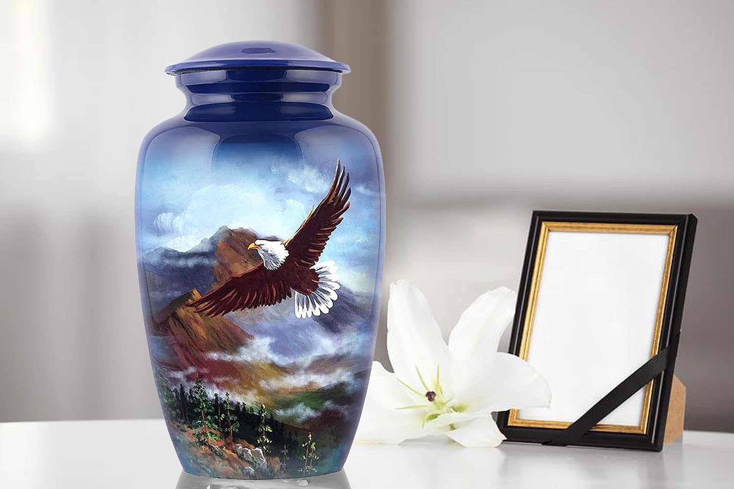 American Flying Eagle Urn,Eagle Flying Keepsake Cremation Urn for Ashes with Velvet Bag-Mini Urn (3 cu.in)