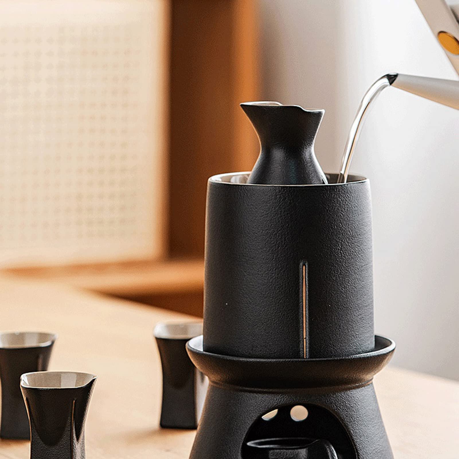 CUNTO Set da Sake da 9 Pezzi, Tradizionale Set di Tazze da Sake in Ceramica retrò, con pentola riscaldante e fornello per Candele, Design Elegante, miglior Regalo per Tazze di Famiglia e Amici
