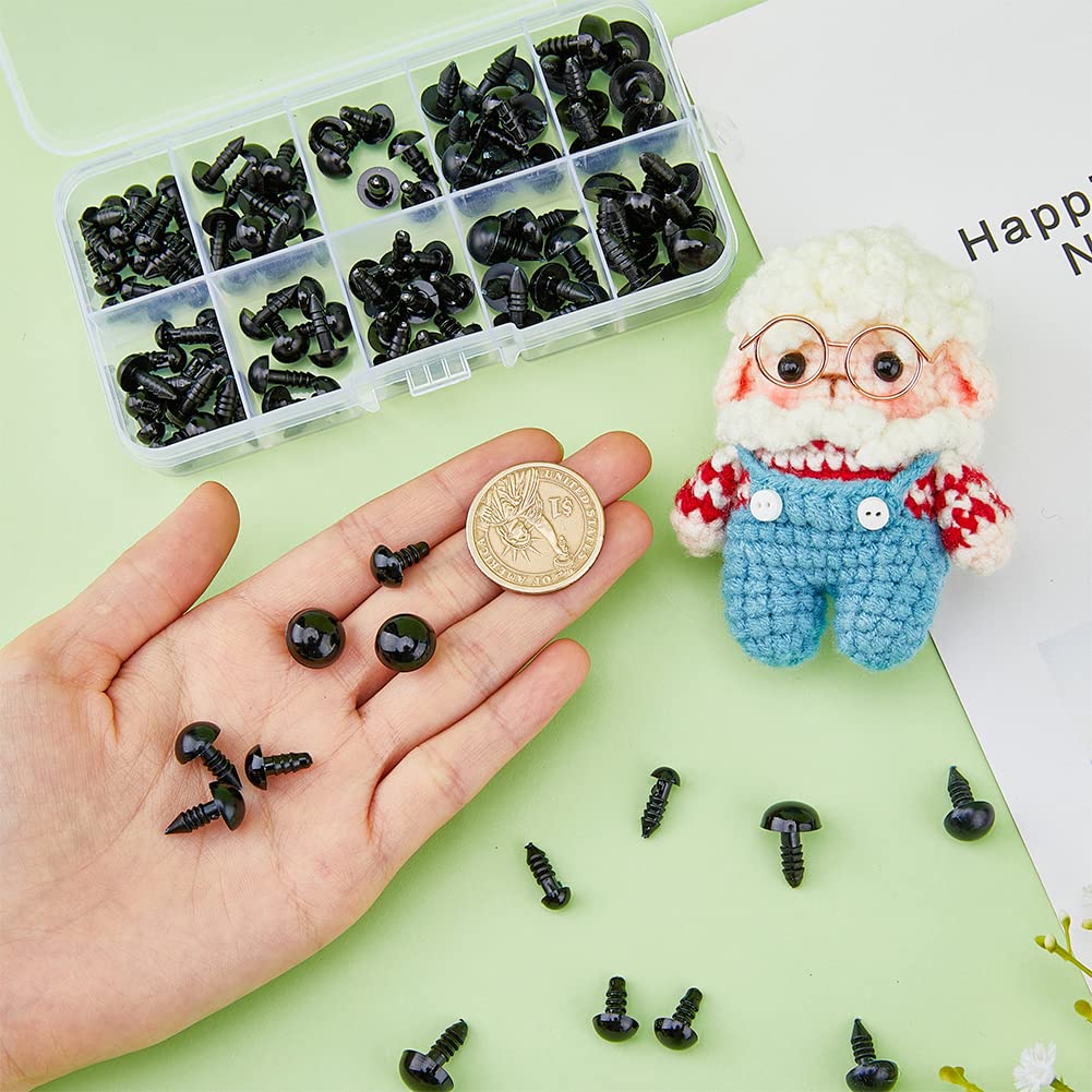 Eekhoorns Spelen En Hangen Met De Mens Samen Stock Afbeelding