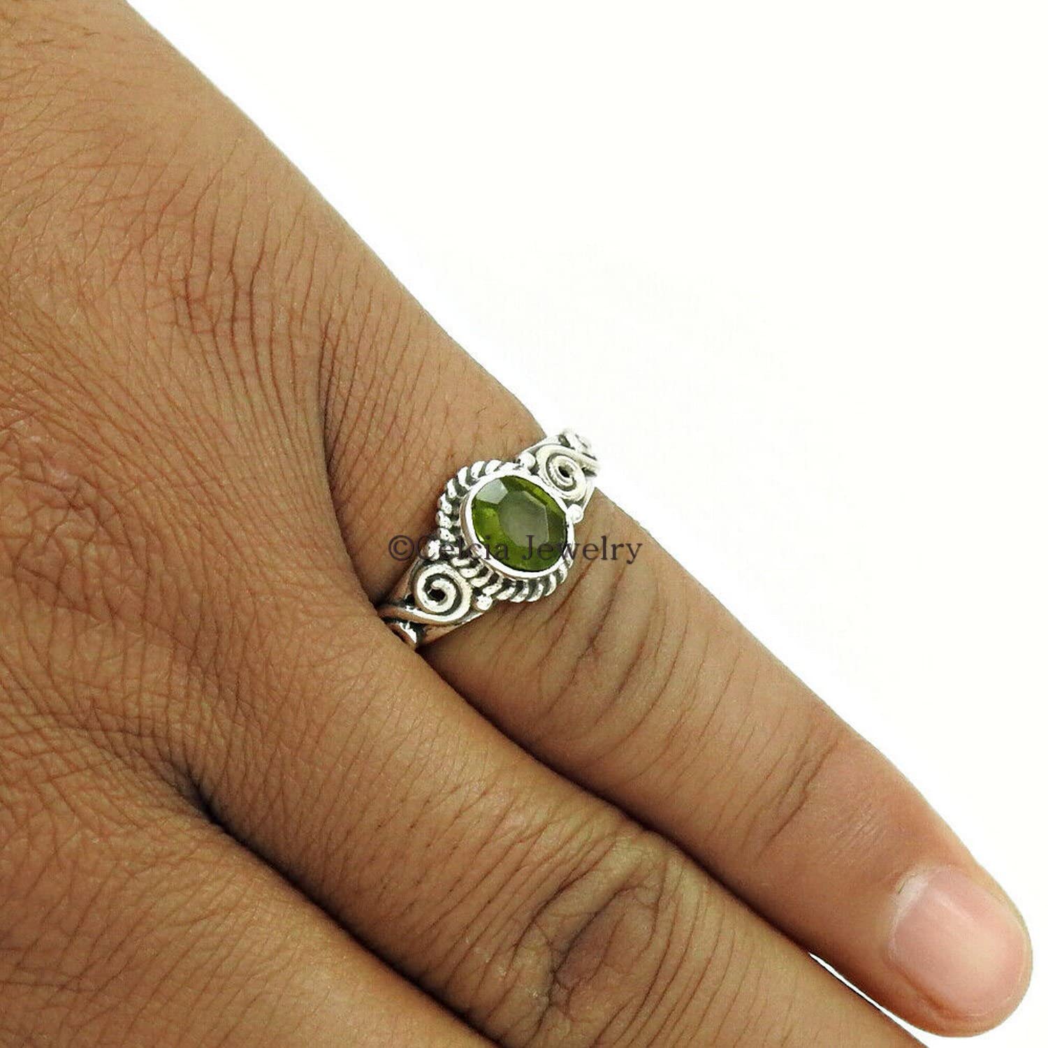 Natürlicher Peridot-Edelsteinring, reiner 925k Sterlingsilberring, Solitärring, Statement-Ring, Boho-Ring, zarter Ring, Damen-Siegelring, Vorschlagsring, verschenkbarer Ring