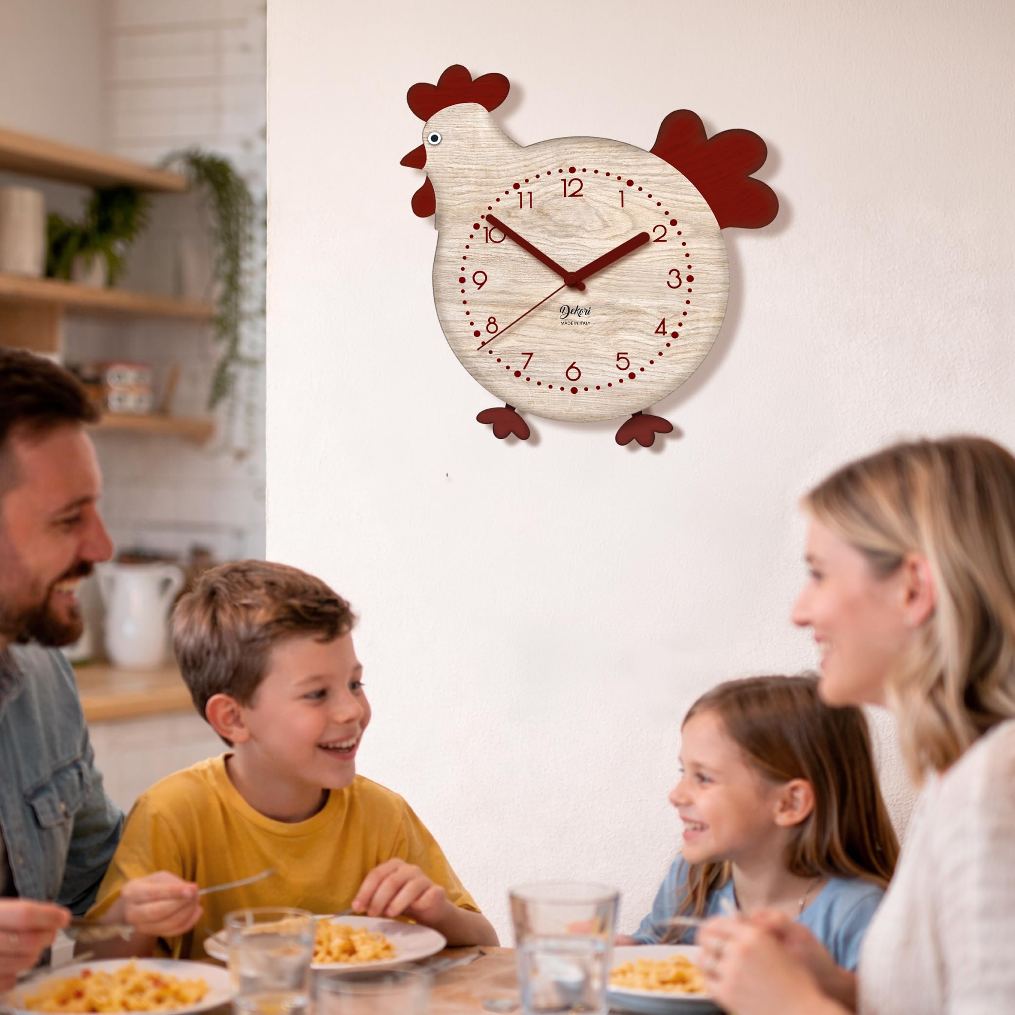 DEKORI Orologio da Parete con Pendolo – Design Gallinella in Legno, Silenzioso e Artigianale, per Cucina Rustica o Casa, 27x32 cm