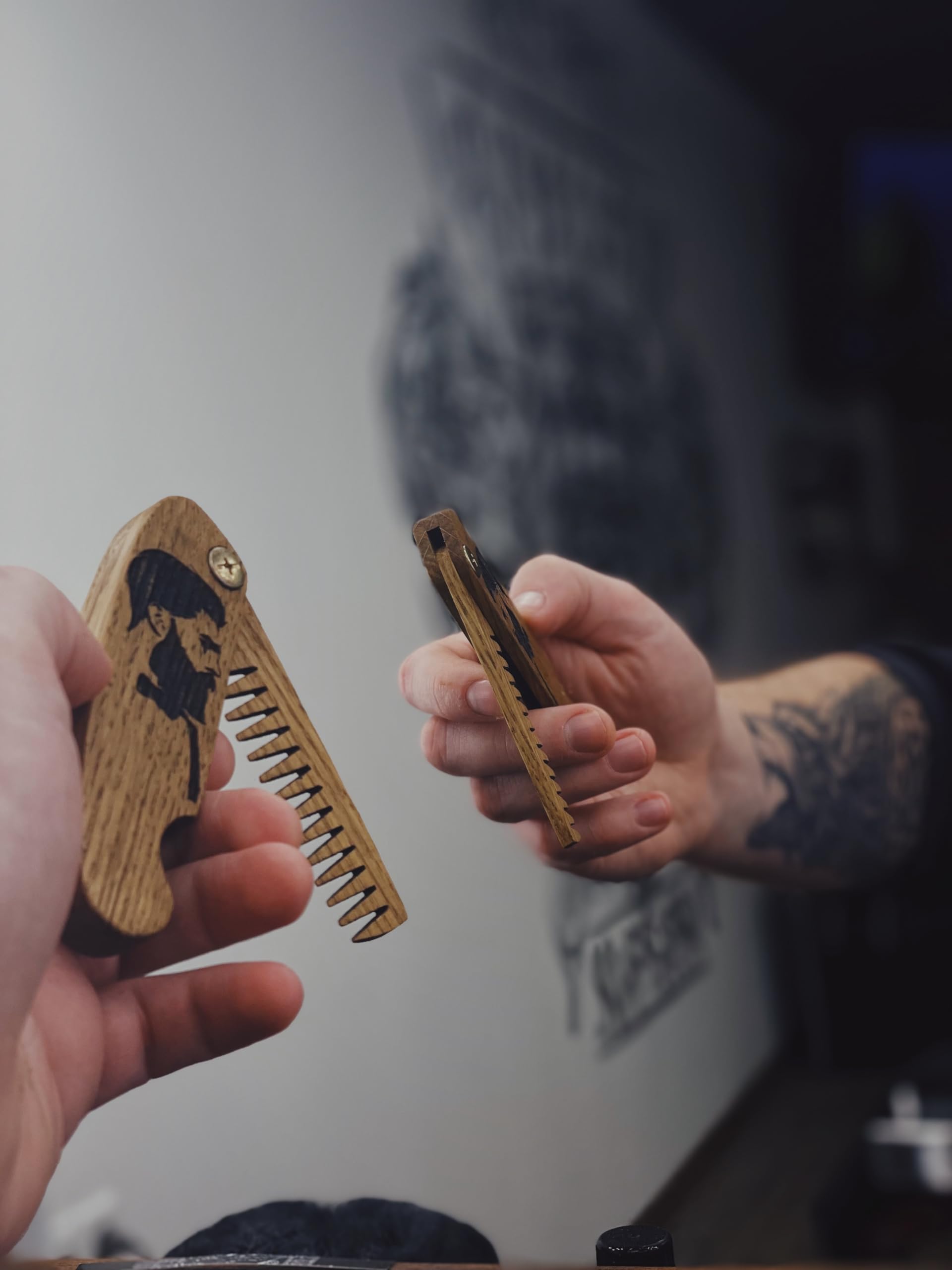 B4K Premium Holzkamm für Männer – Handgefertigter Taschenkamm für Haare, Bart und Schnurrbart – Reisegröße