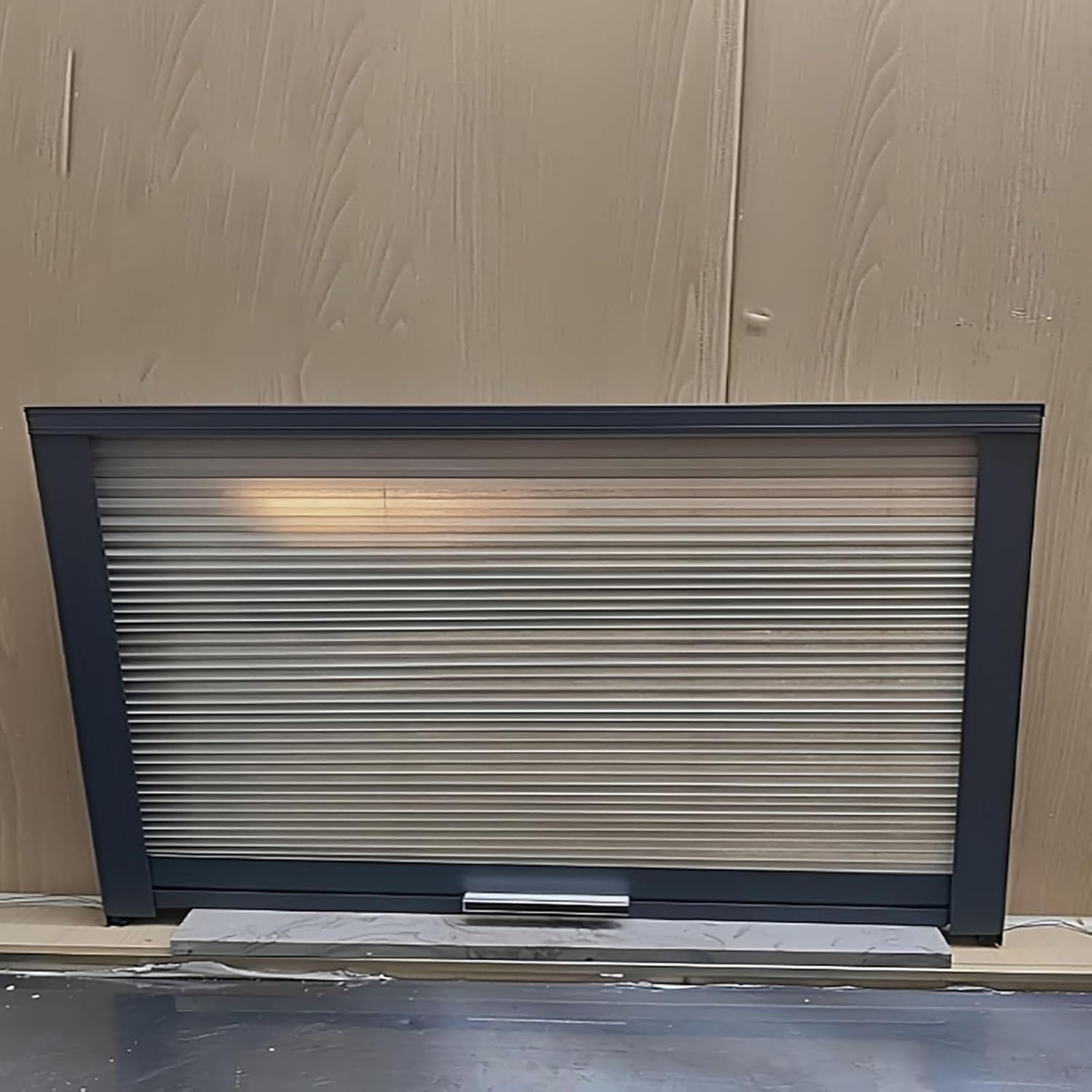 Up-Down Sliding Serving Window Door with Handle, Waterproof Honeycomb Folding Door for Food Truck and Commercial Kitchen/Small Spaces/Snack Bar(110x80cm/43.3x31.4in)