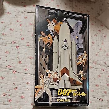 童友社 007 ムーンレイカー　1/288スペースシャトル　フィギュア３体付き Amazon.co.jp: 童友社 1/288 スペースシャトル 007 ムーン