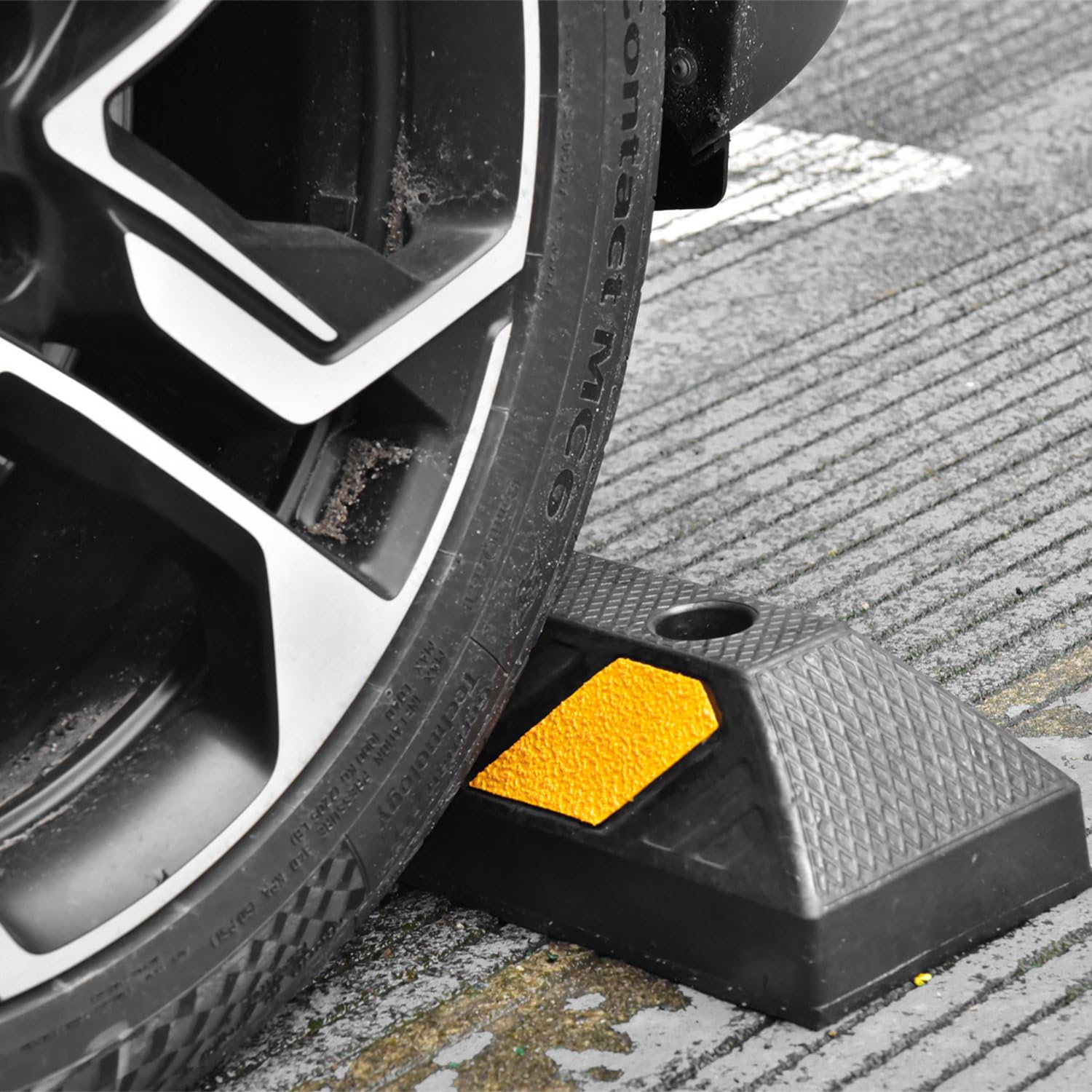 Paquete de 4 bordillos de estacionamiento de goma de alta resistencia de 55 cm, kits de instalación incluidos, tope de piso de garaje de estacionamiento, tapón de rueda para vehículos