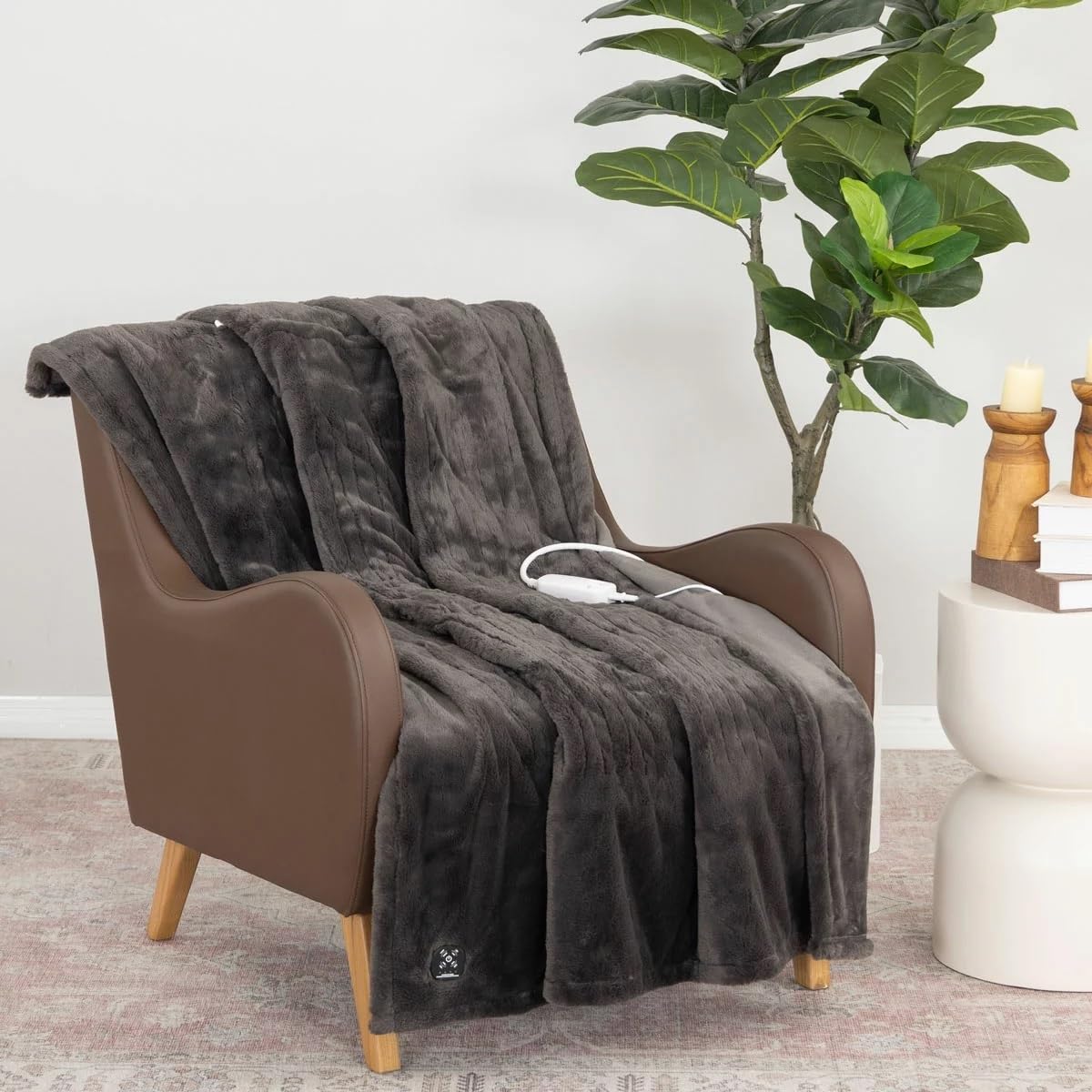 Berkshire Life Heated Throw Luxe Faux Fur Reversible Auto Shut-Off (Grey127x152cm) — image 1