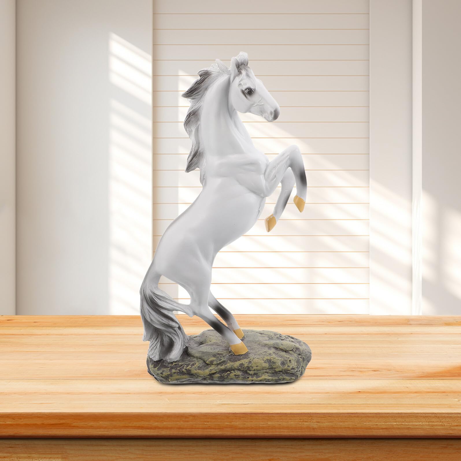 Feng Shui Figurka Konia z Żywicy Vintage Rzeźba Stojącego Konia Stabilny Materiał Symbol Sukcesu i Ambicji Dekoracja Do Salonu i Biura Chiński Noworoczny Ozdobny Element