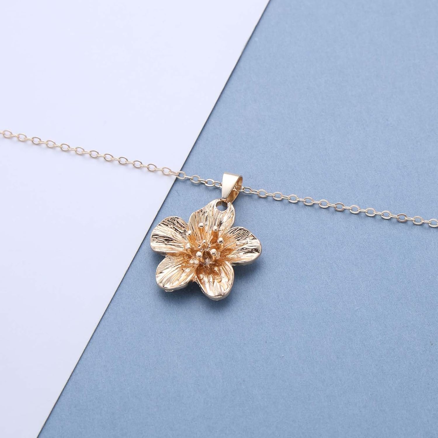 Bohemian Flower Choker Necklace Gold Floral Petal Chain Necklaces Hammered Metal Floral Pendant Necklace 3D Flower Petal Collar Necklaces Jewelry for Women - Image 5