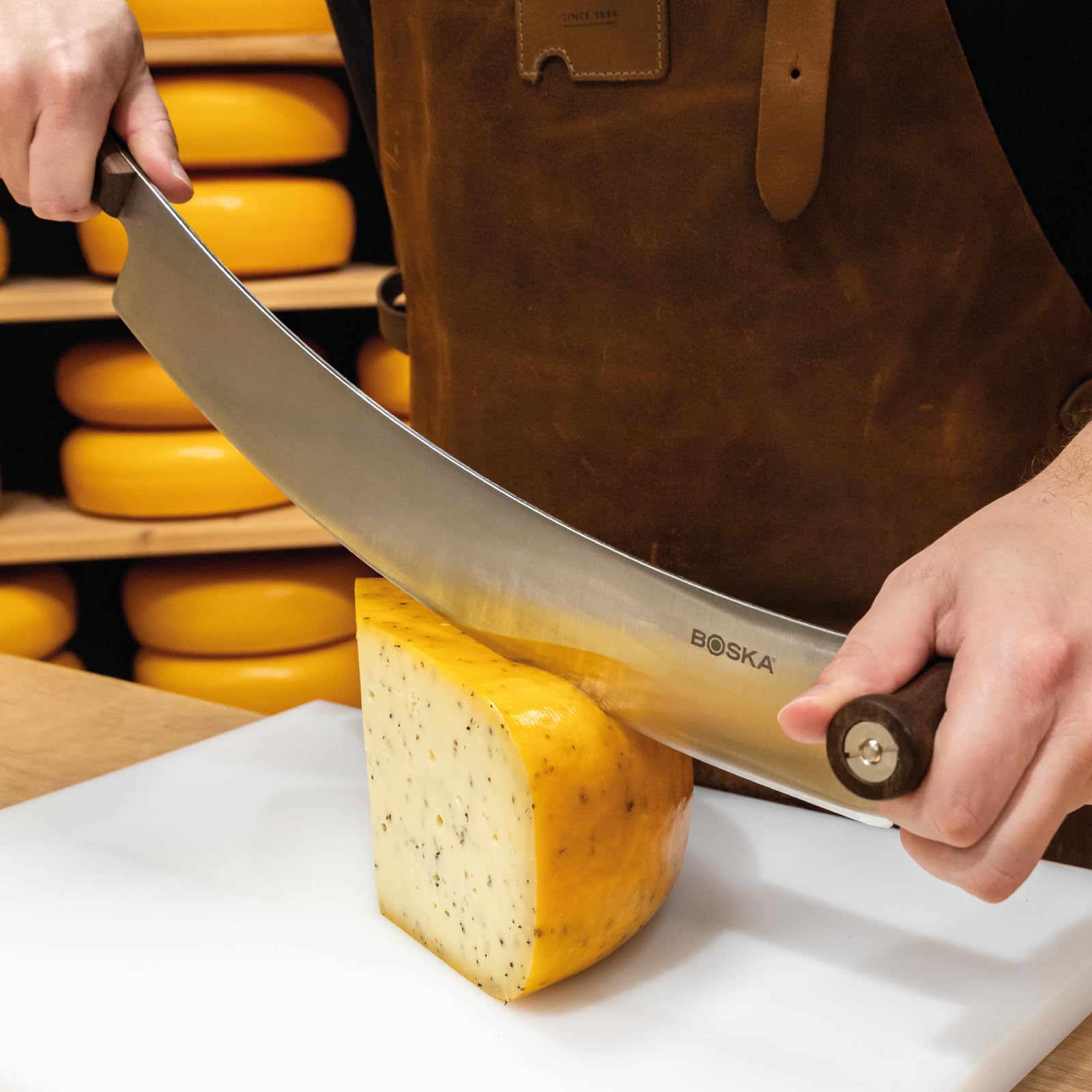 BOSKA Couteau à Fromage Hollandais Professionnel L – Acier Inoxydable, Poignées en Bois, Lame Incurvée, Pour Fromages Grands et Affinés – 380 mm