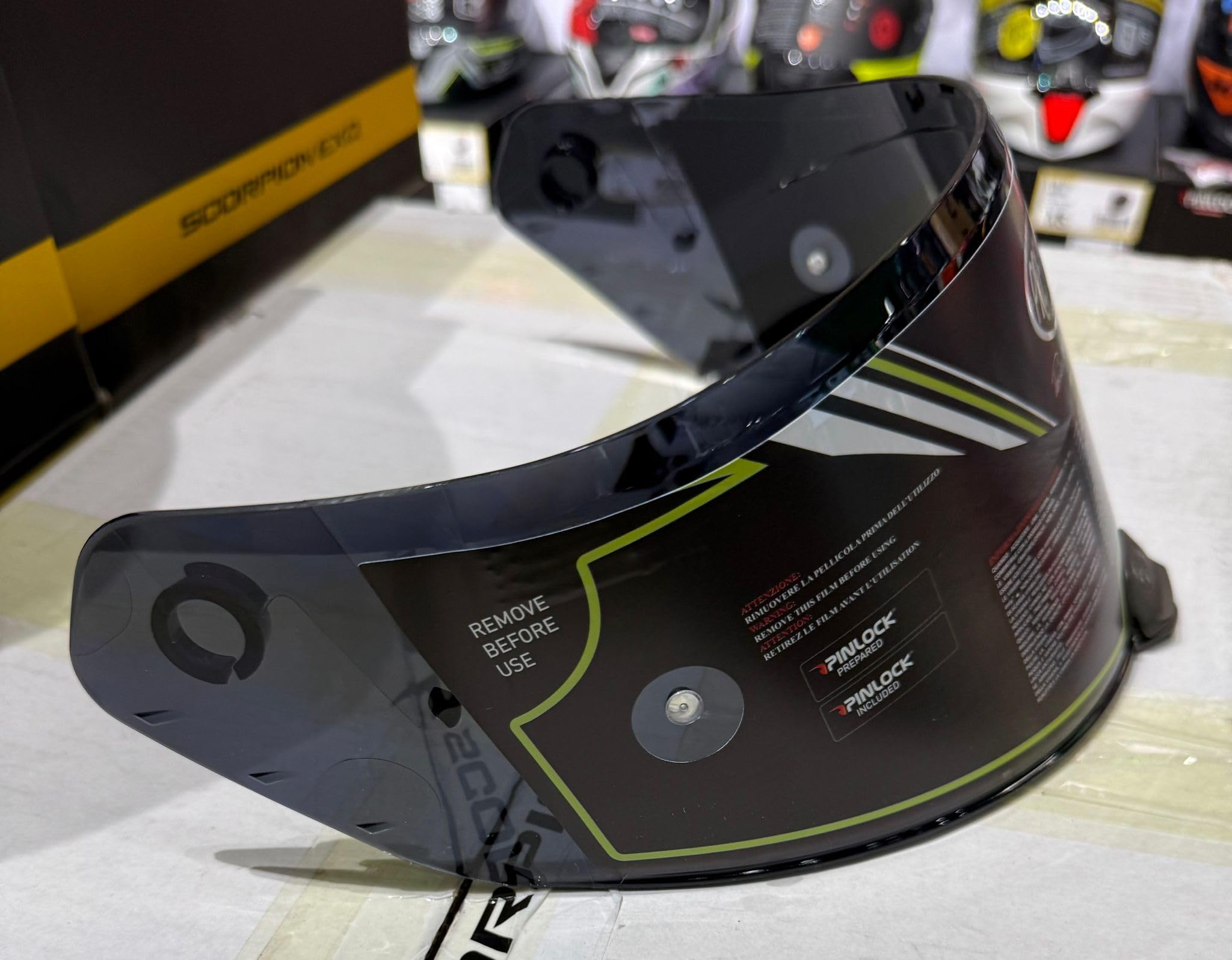 Visera de Recambio Casco Premier Hyper Color Negro. preparada para pinlock