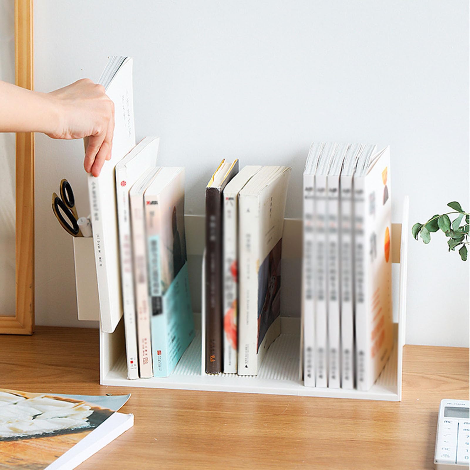 Piccolo Organizer da scrivania in plastica per Piccoli spazi, Contenitore da scrivania Leggero e Comodo con Piccola Scatola portaoggetti sospesa, Organizer da scrivania e Spazio